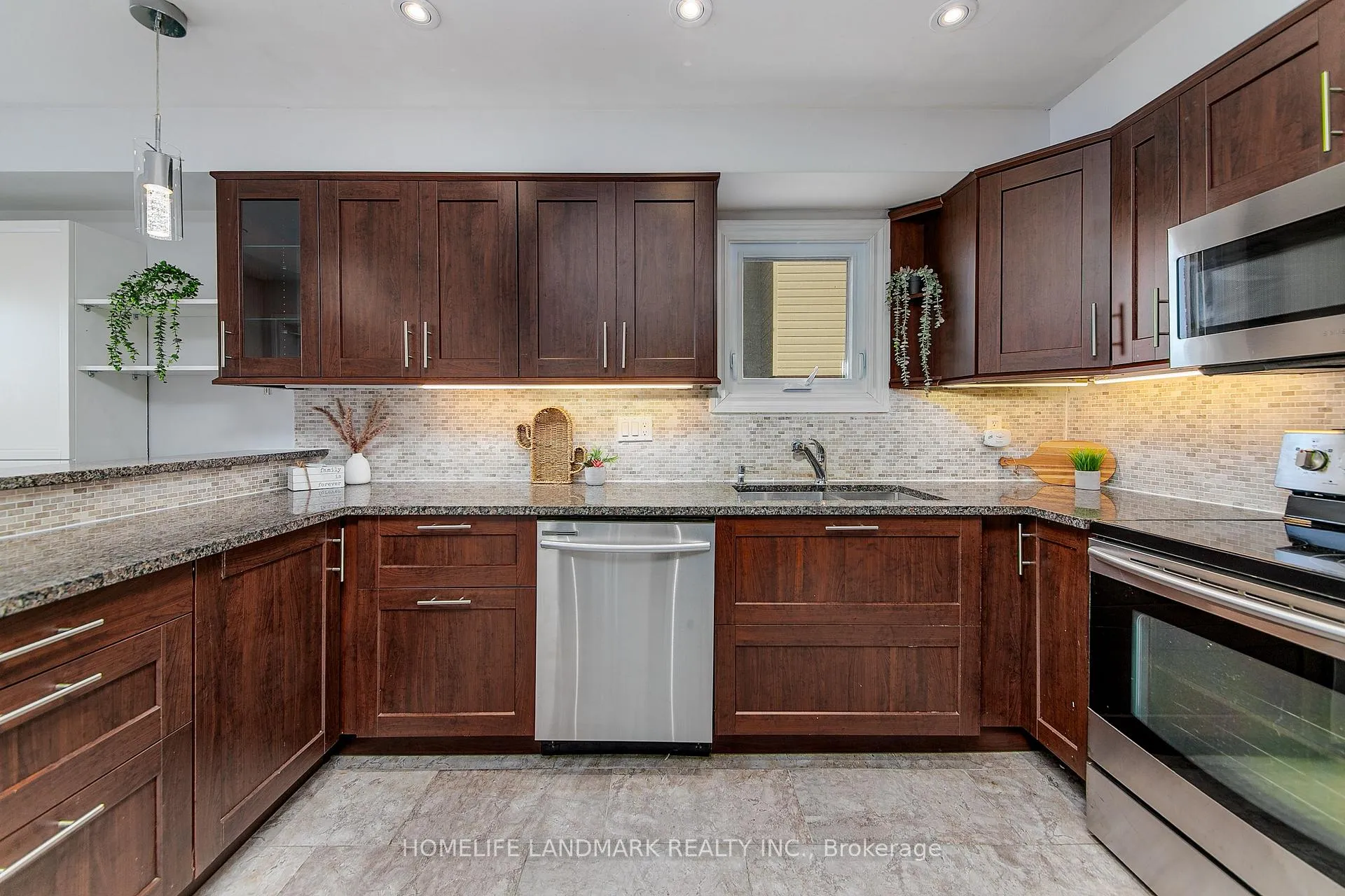 Photo 8 of 34 Quance Street, Barrie, Holly — HOMEH