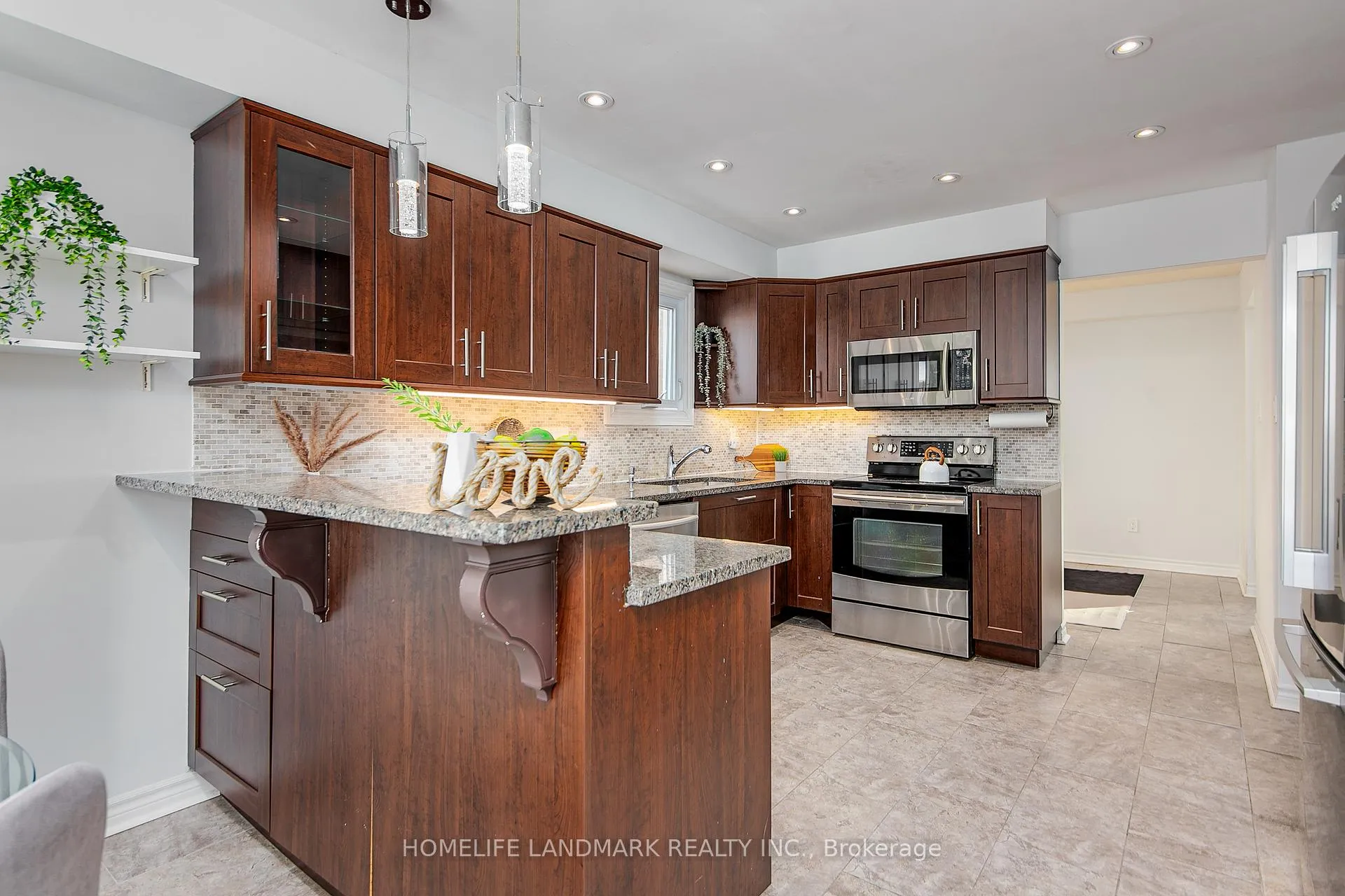 Photo 10 of 34 Quance Street, Barrie, Holly — HOMEH