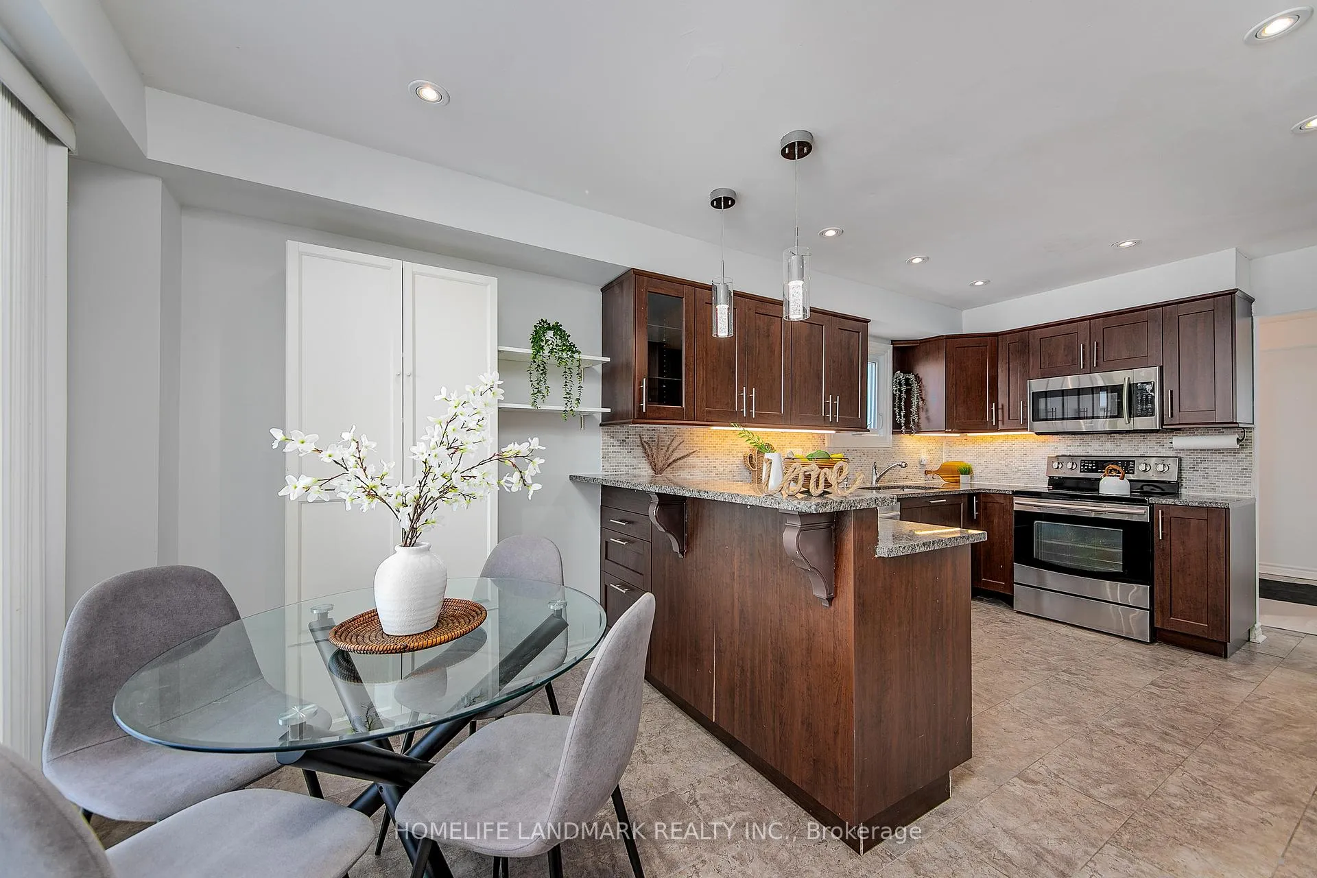 Photo 11 of 34 Quance Street, Barrie, Holly — HOMEH
