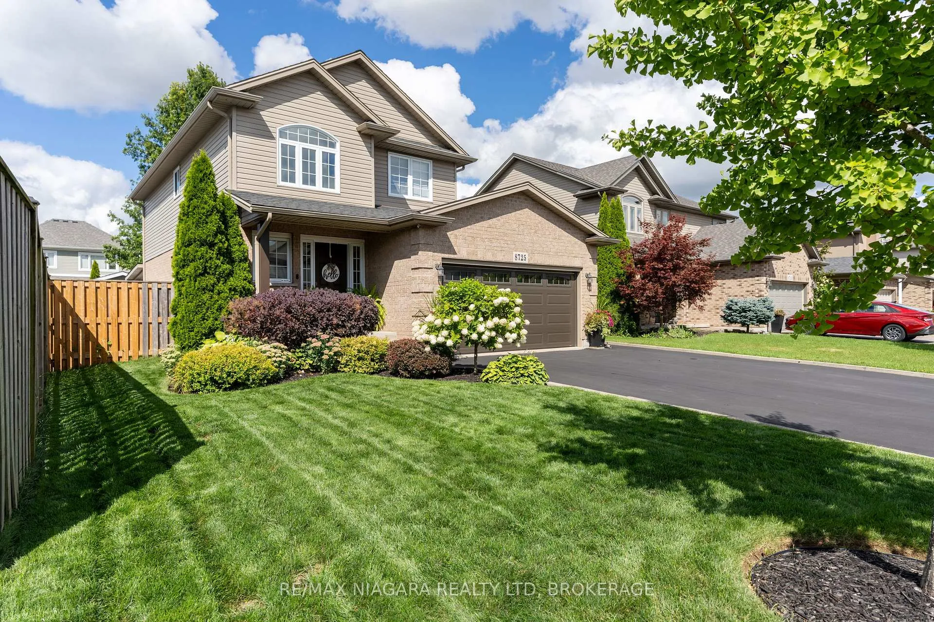 Photo 2 of 8725 Kelsey Crescent, Niagara Falls, Forestview — HOMEH