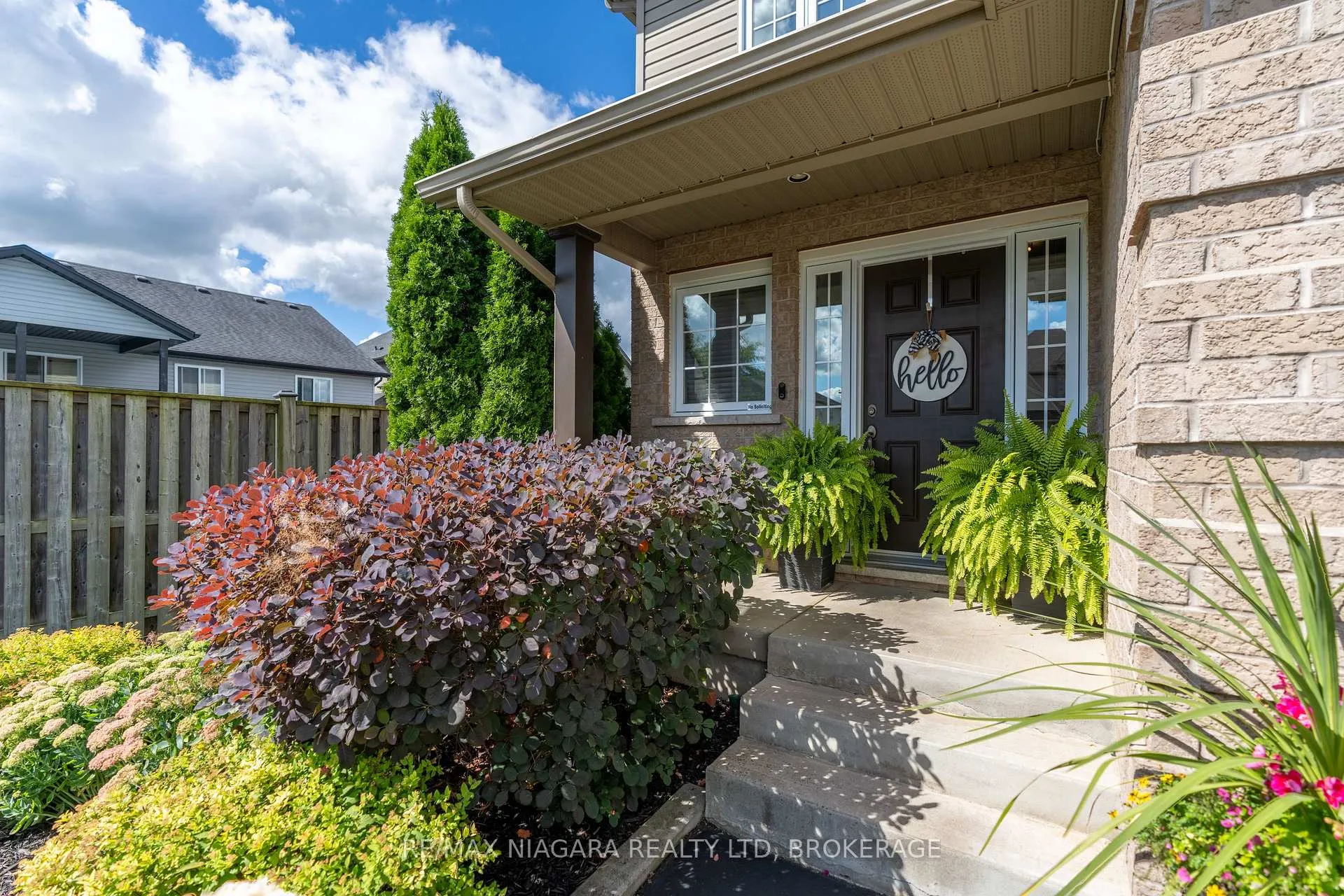 Photo 3 of 8725 Kelsey Crescent, Niagara Falls, Forestview — HOMEH