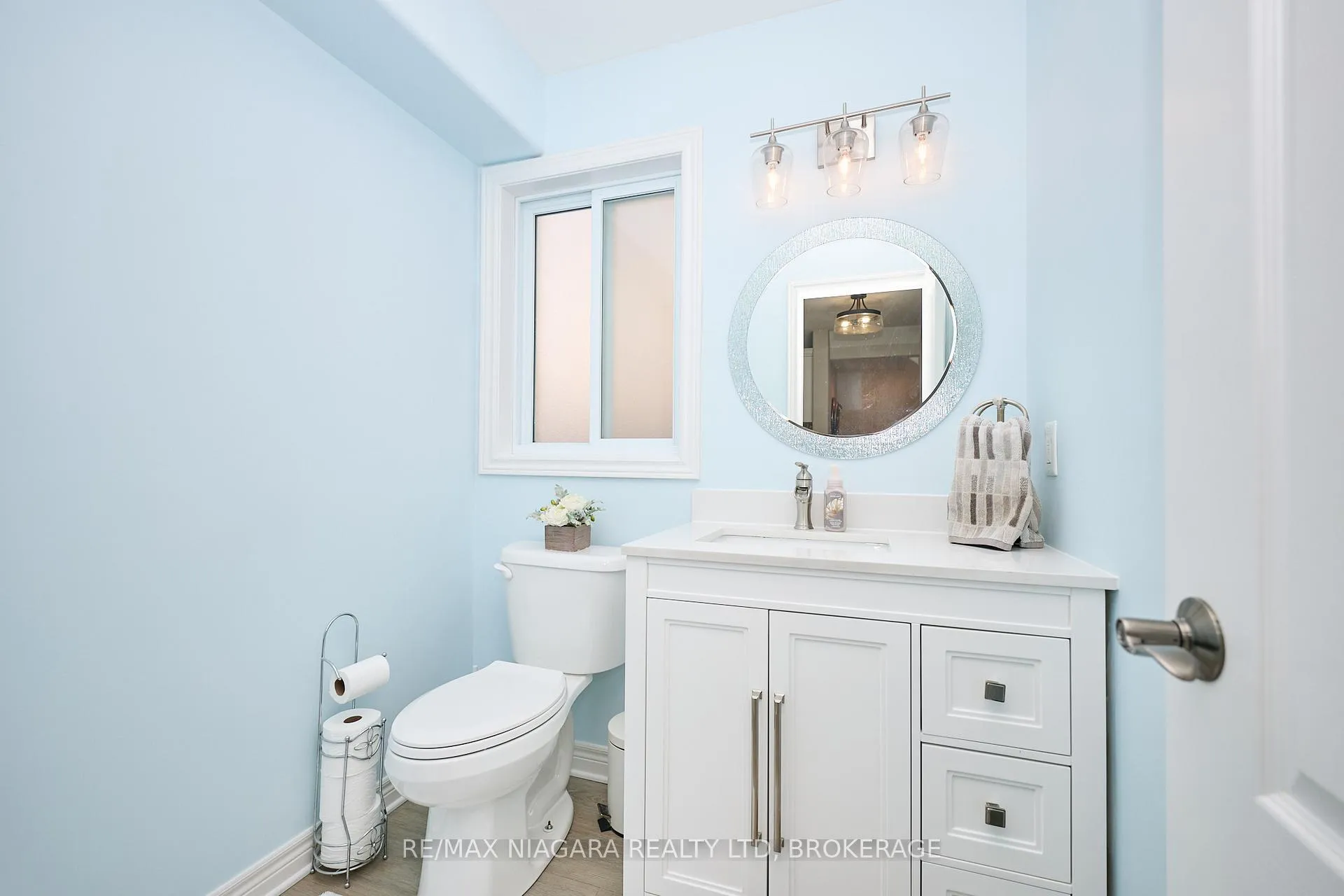 Photo 6 of 8725 Kelsey Crescent, Niagara Falls, Forestview — HOMEH