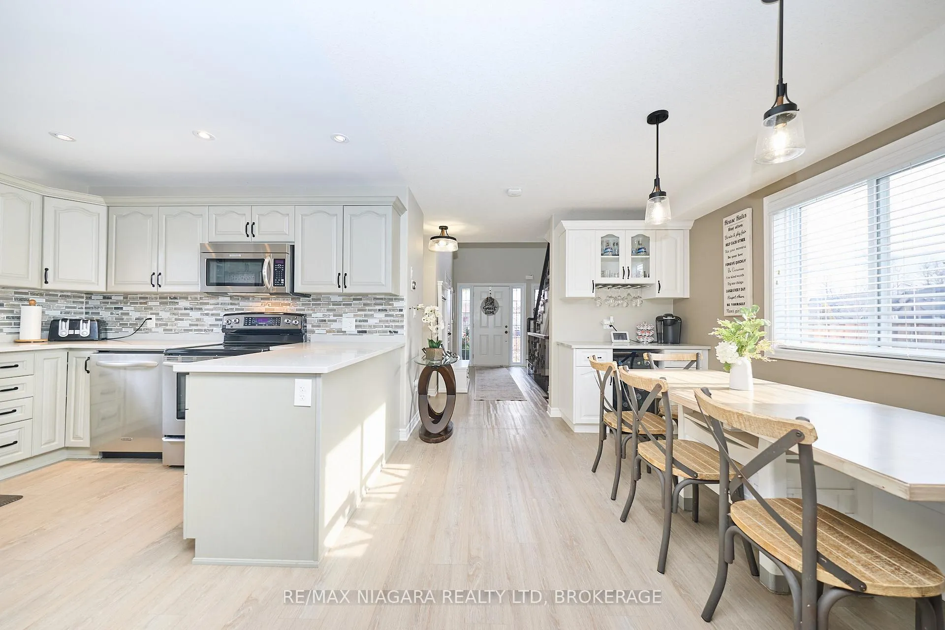 Photo 9 of 8725 Kelsey Crescent, Niagara Falls, Forestview — HOMEH