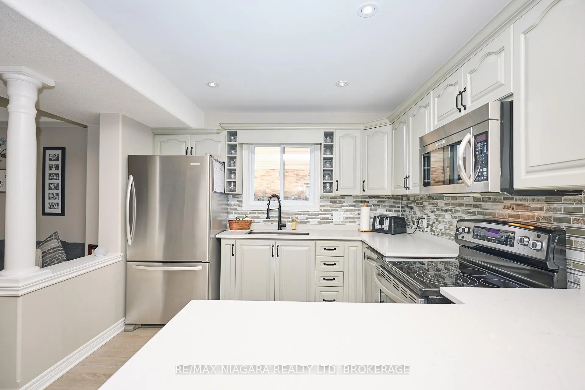 Photo 11 of 8725 Kelsey Crescent, Niagara Falls, Forestview — HOMEH