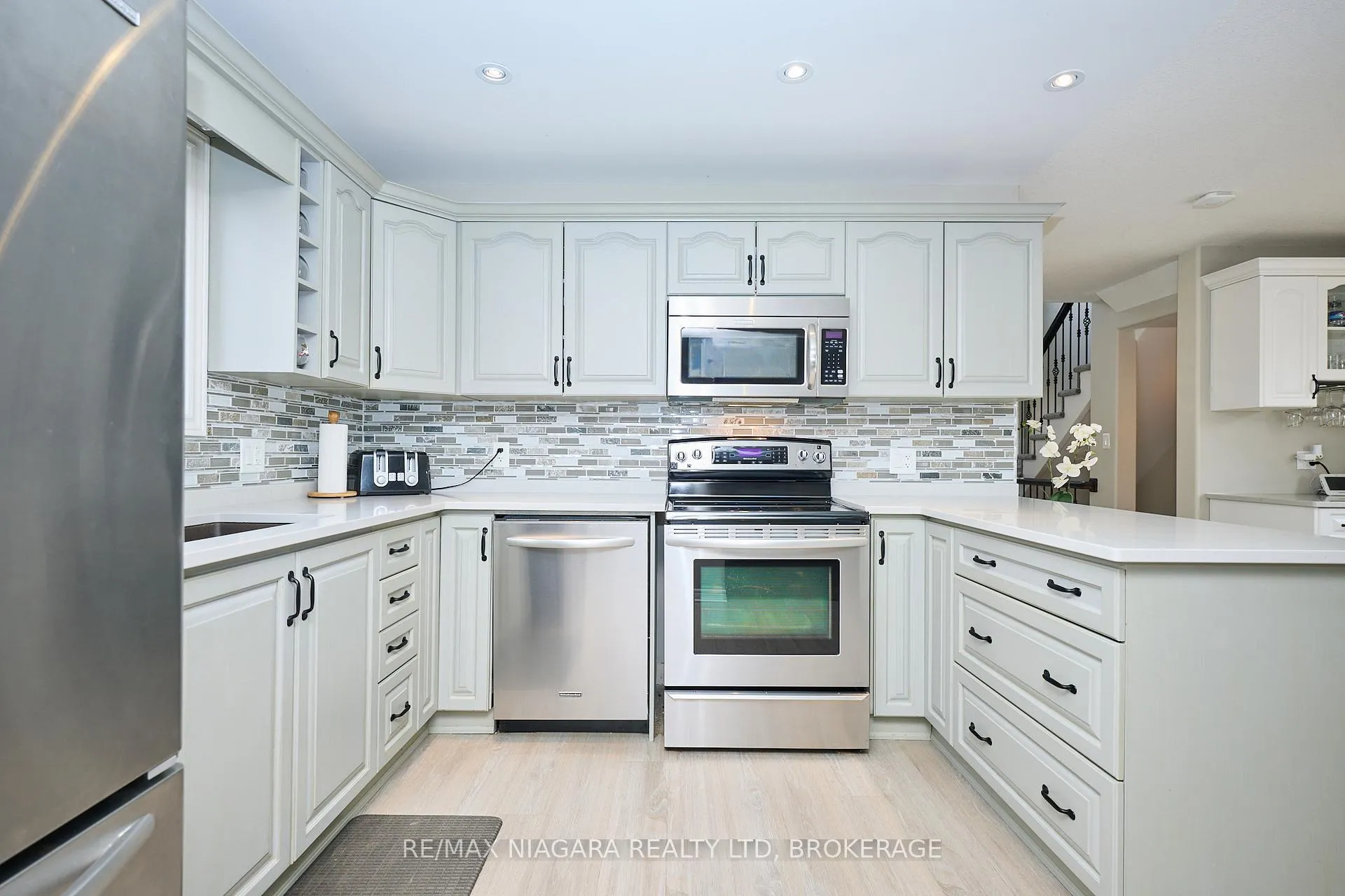 Photo 12 of 8725 Kelsey Crescent, Niagara Falls, Forestview — HOMEH