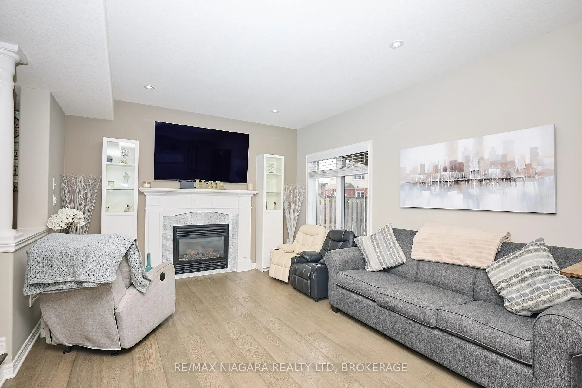 Photo 13 of 8725 Kelsey Crescent, Niagara Falls, Forestview — HOMEH