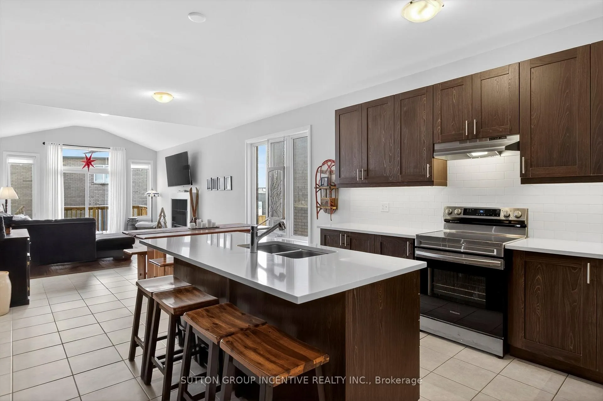 Photo 5 of 670 Lemay Grove, Peterborough, Monaghan Ward 2 — HOMEH
