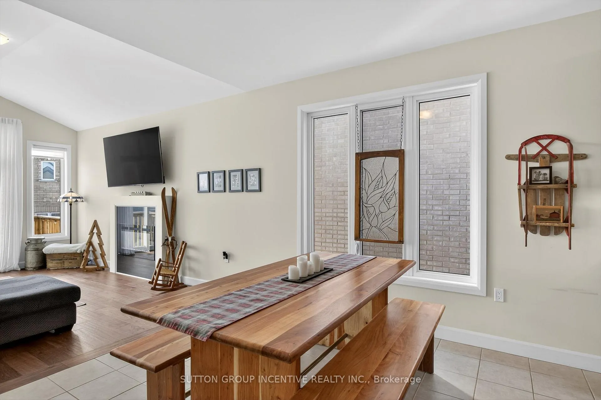 Photo 10 of 670 Lemay Grove, Peterborough, Monaghan Ward 2 — HOMEH