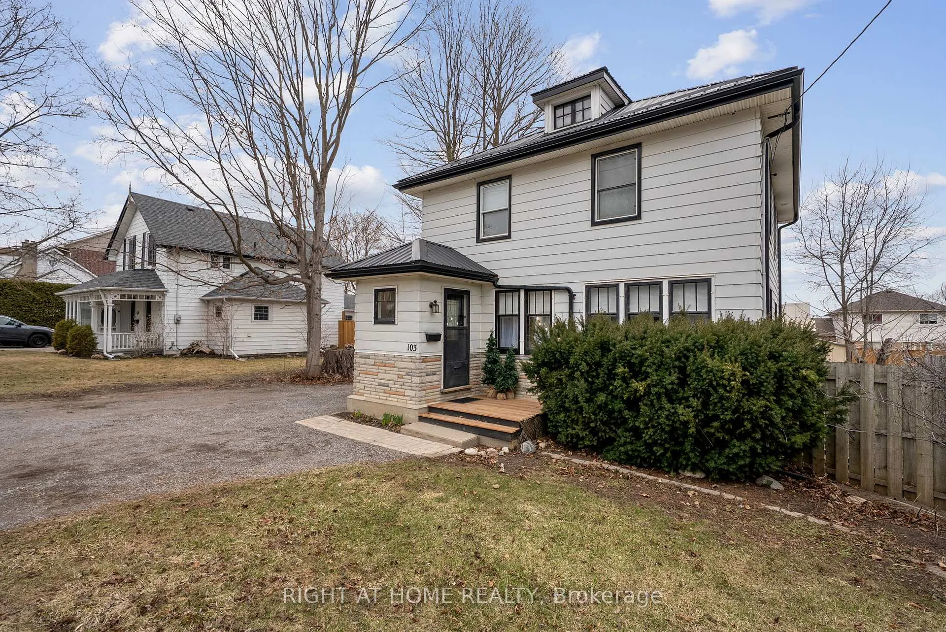 Photo 2 of 103 Liberty Street N, Clarington, Bowmanville — HOMEH