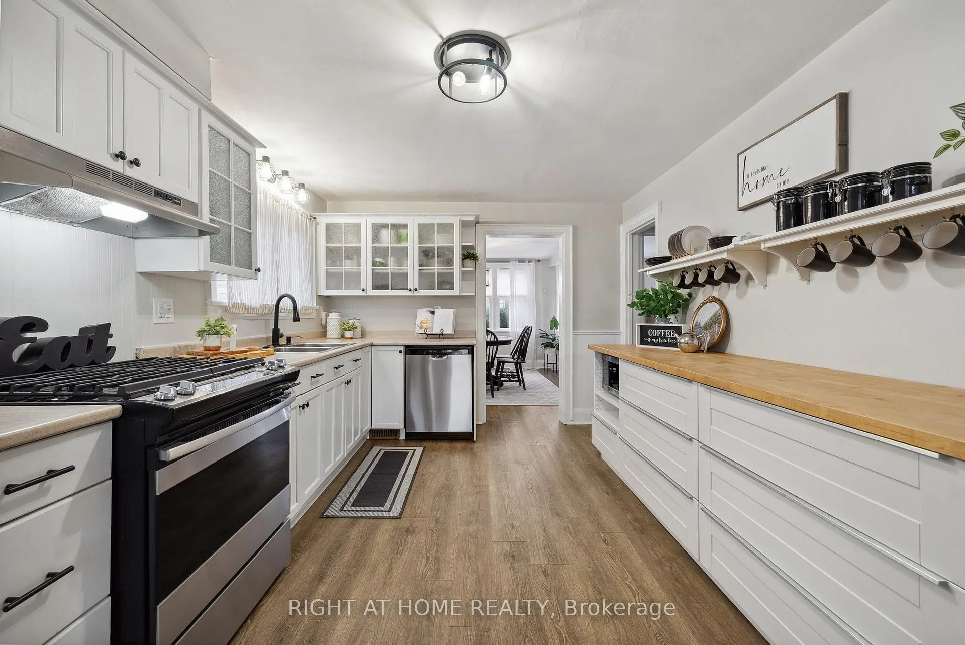 Photo 11 of 103 Liberty Street N, Clarington, Bowmanville — HOMEH