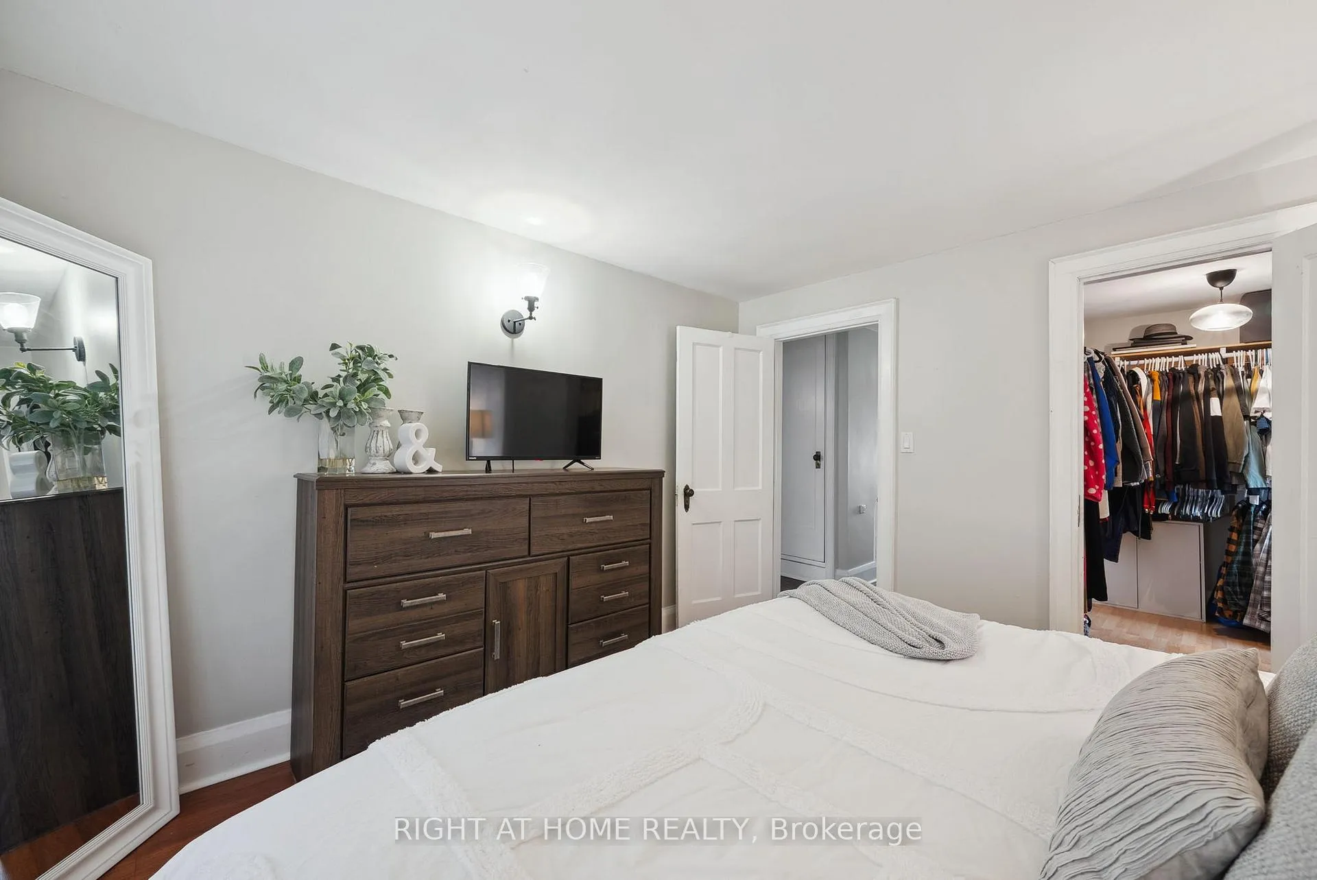 Photo 20 of 103 Liberty Street N, Clarington, Bowmanville — HOMEH
