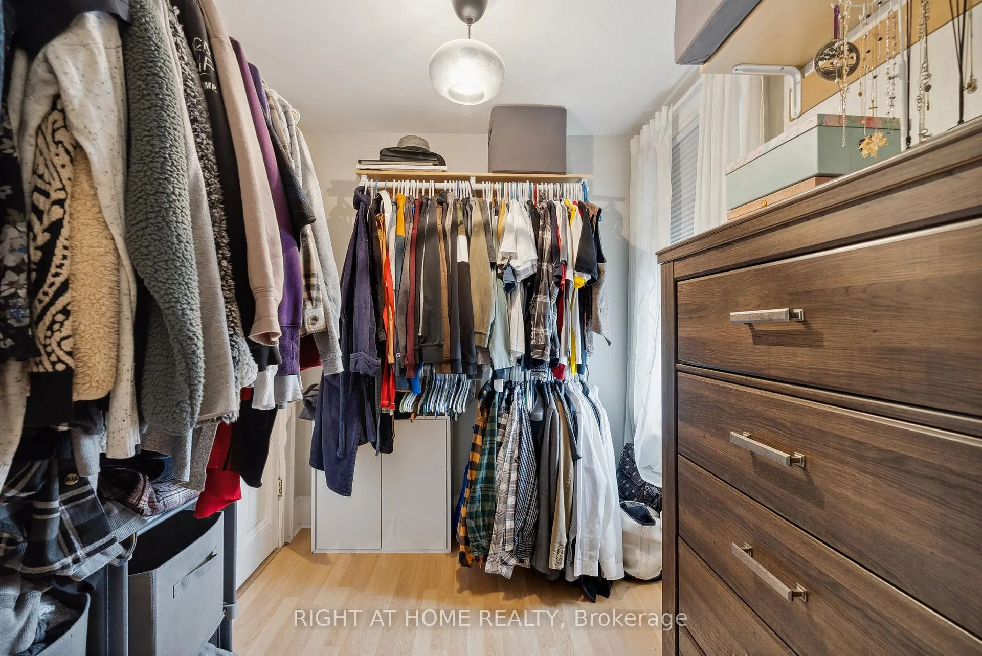 Photo 21 of 103 Liberty Street N, Clarington, Bowmanville — HOMEH