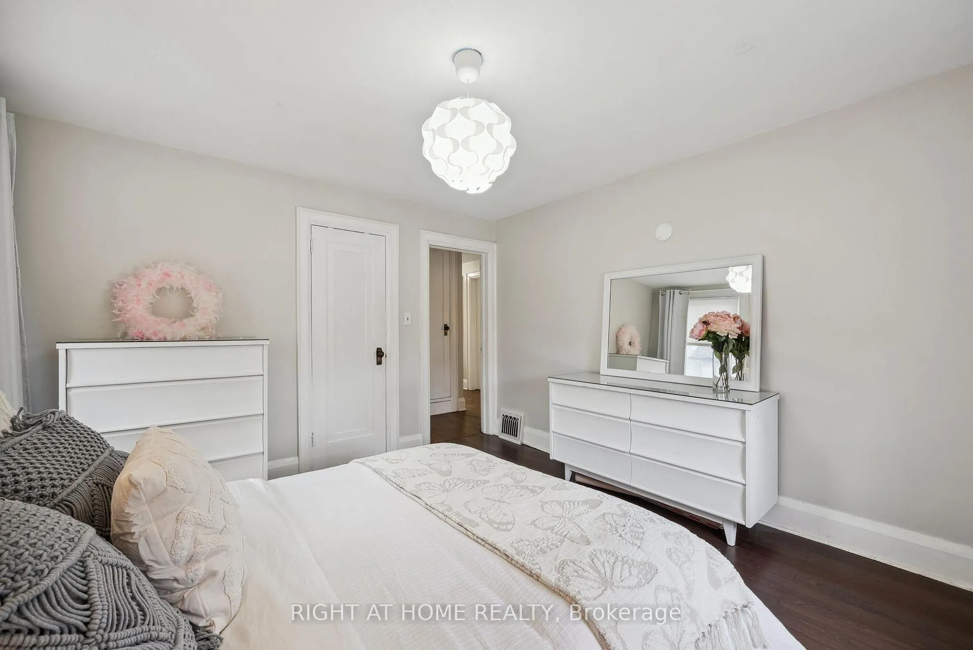Photo 23 of 103 Liberty Street N, Clarington, Bowmanville — HOMEH