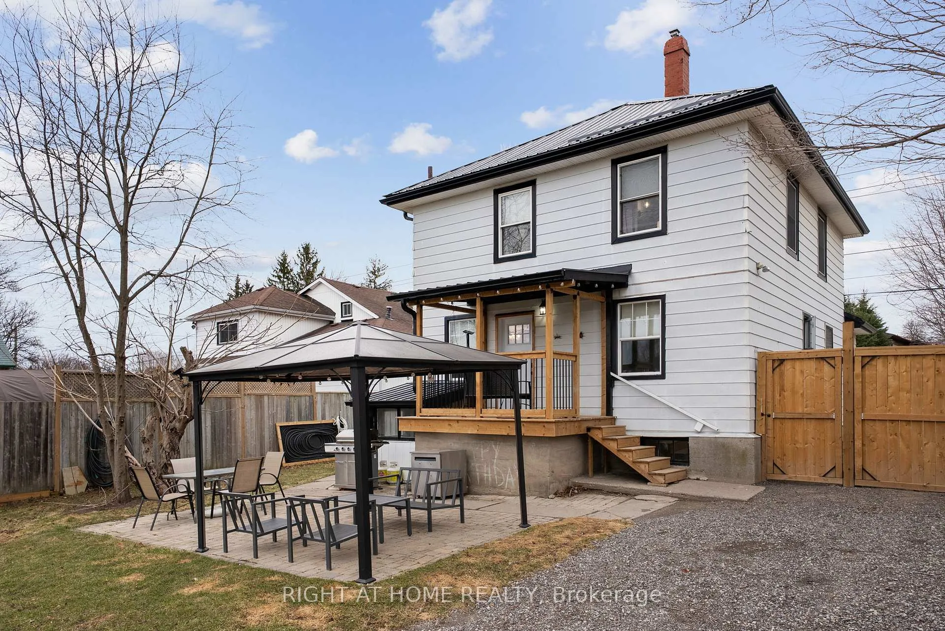 Photo 29 of 103 Liberty Street N, Clarington, Bowmanville — HOMEH