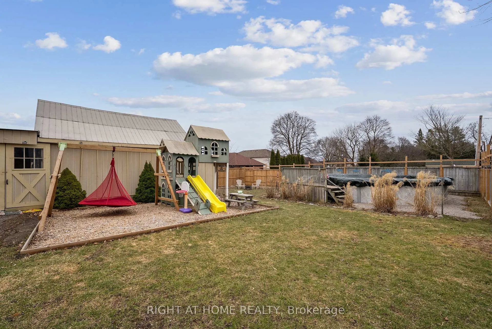 Photo 33 of 103 Liberty Street N, Clarington, Bowmanville — HOMEH