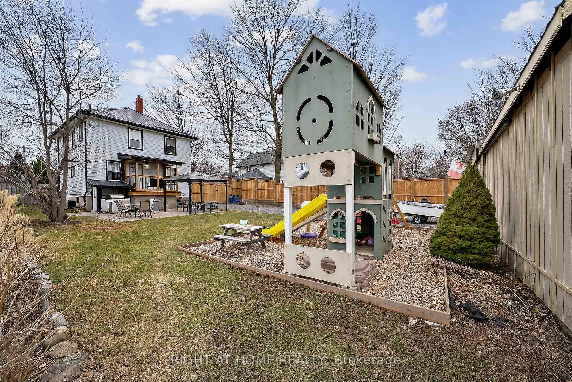 Photo 36 of 103 Liberty Street N, Clarington, Bowmanville — HOMEH