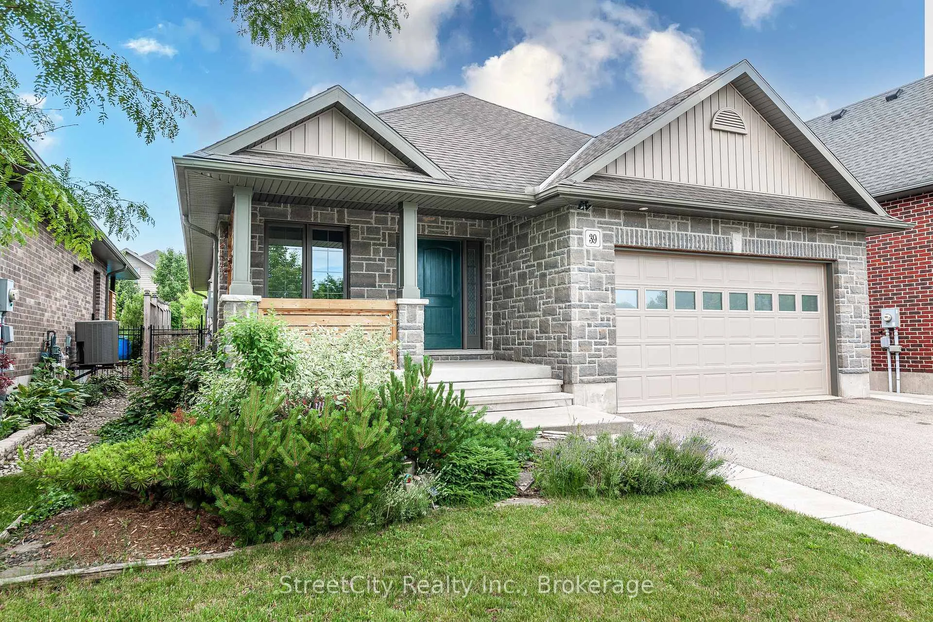 Photo 1 of 39 Greenberg Place, Stratford — HOMEH