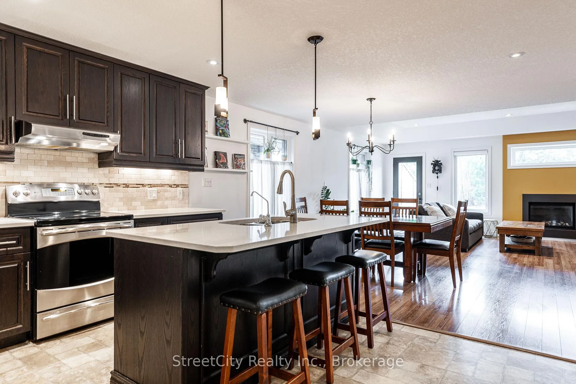 Photo 5 of 39 Greenberg Place, Stratford — HOMEH