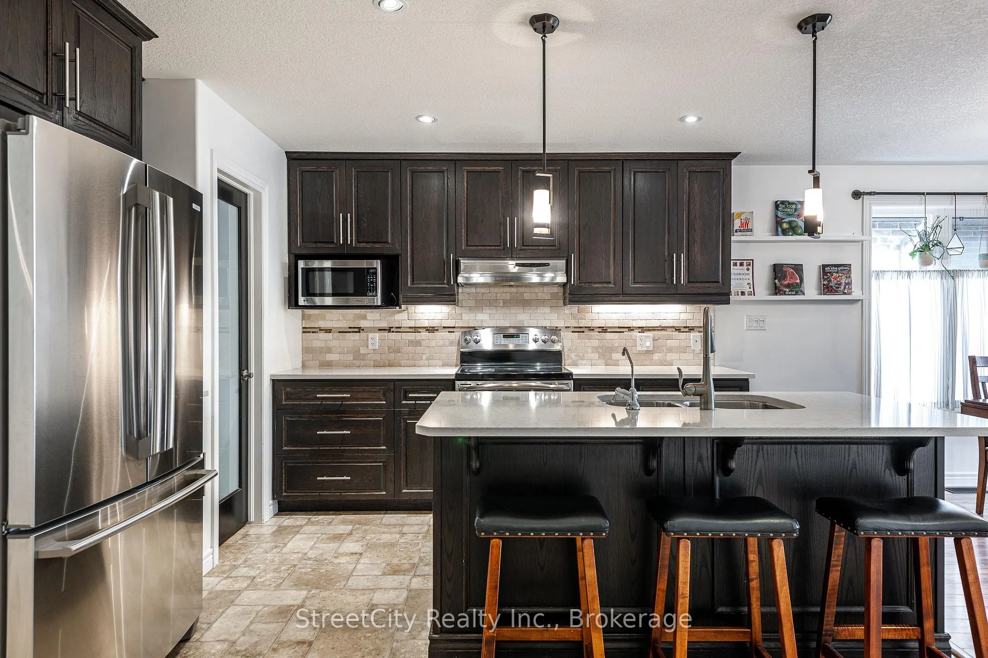Photo 6 of 39 Greenberg Place, Stratford — HOMEH
