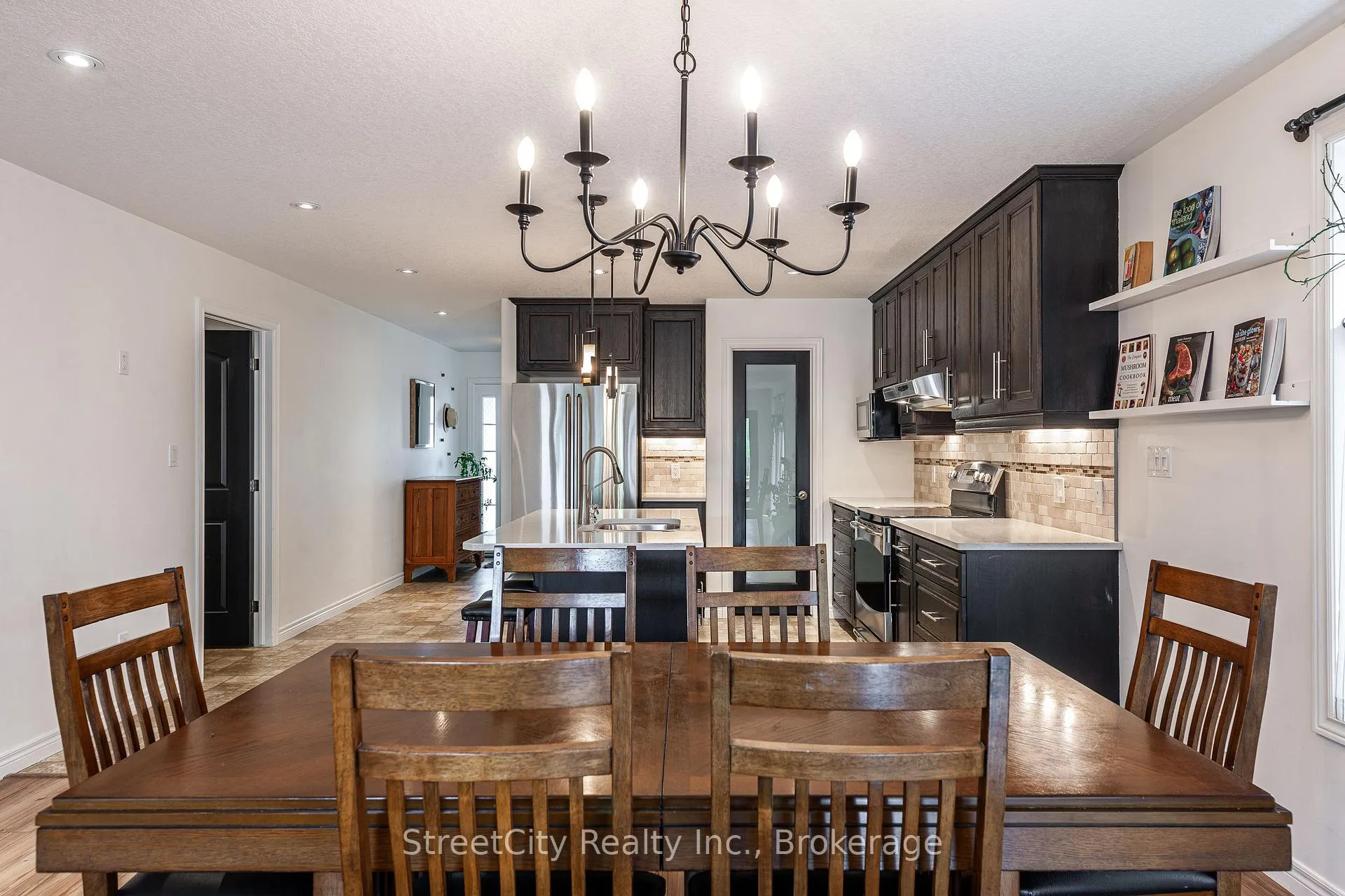 Photo 11 of 39 Greenberg Place, Stratford — HOMEH