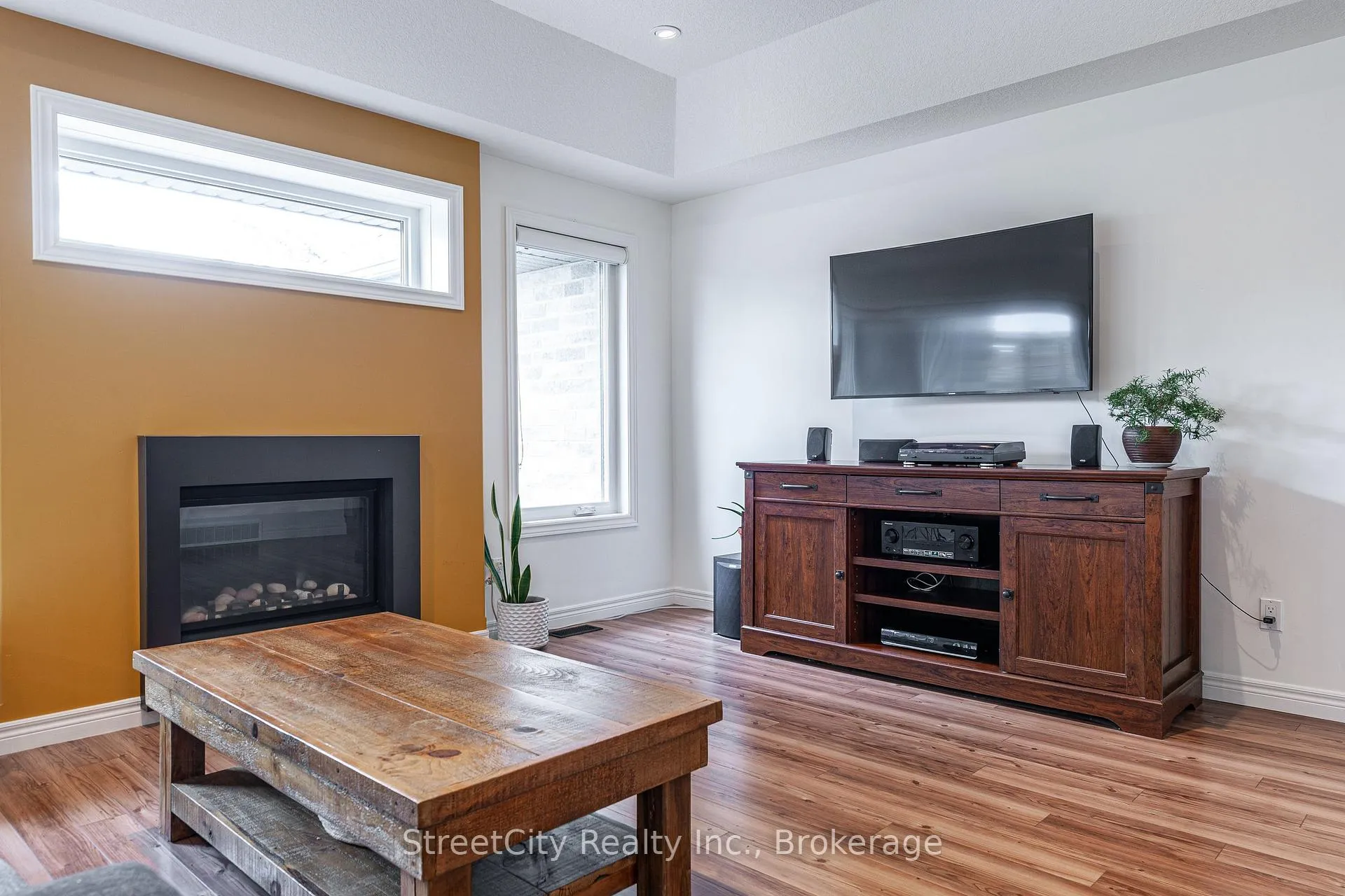 Photo 15 of 39 Greenberg Place, Stratford — HOMEH
