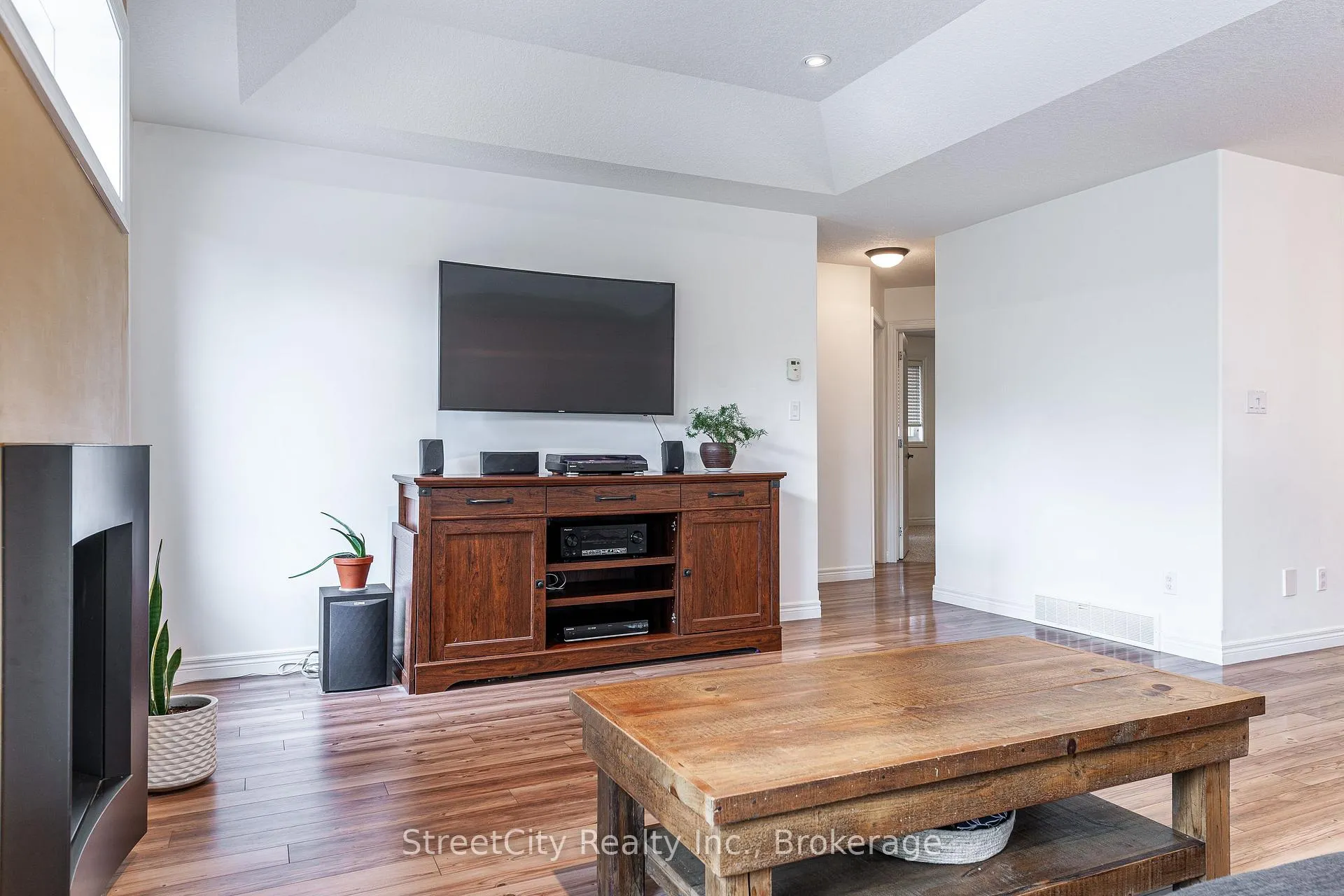Photo 16 of 39 Greenberg Place, Stratford — HOMEH