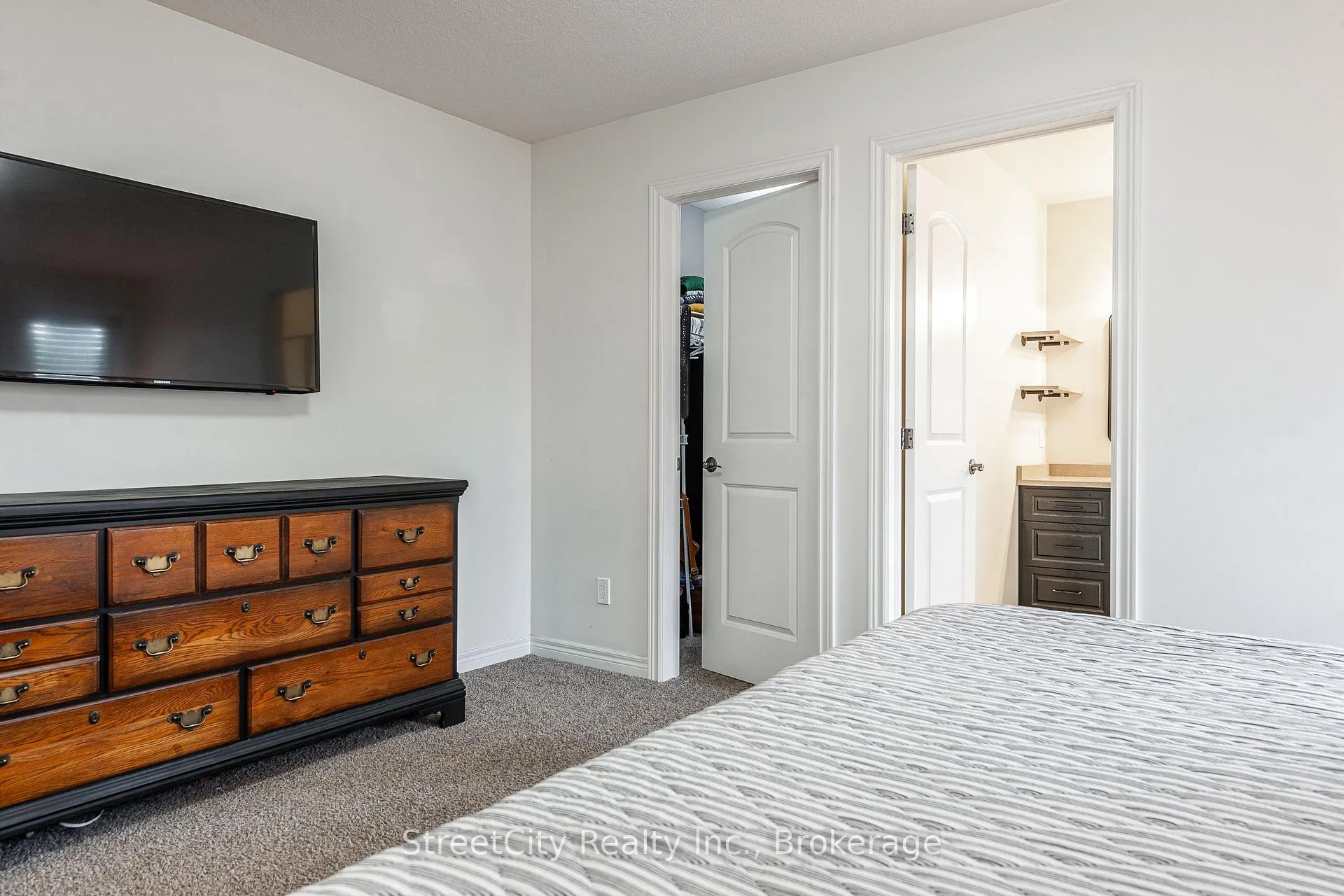 Photo 18 of 39 Greenberg Place, Stratford — HOMEH