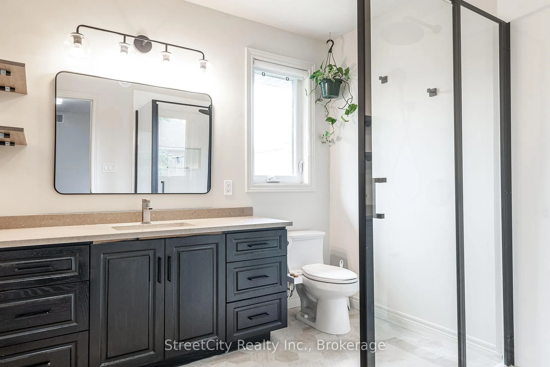 Photo 19 of 39 Greenberg Place, Stratford — HOMEH