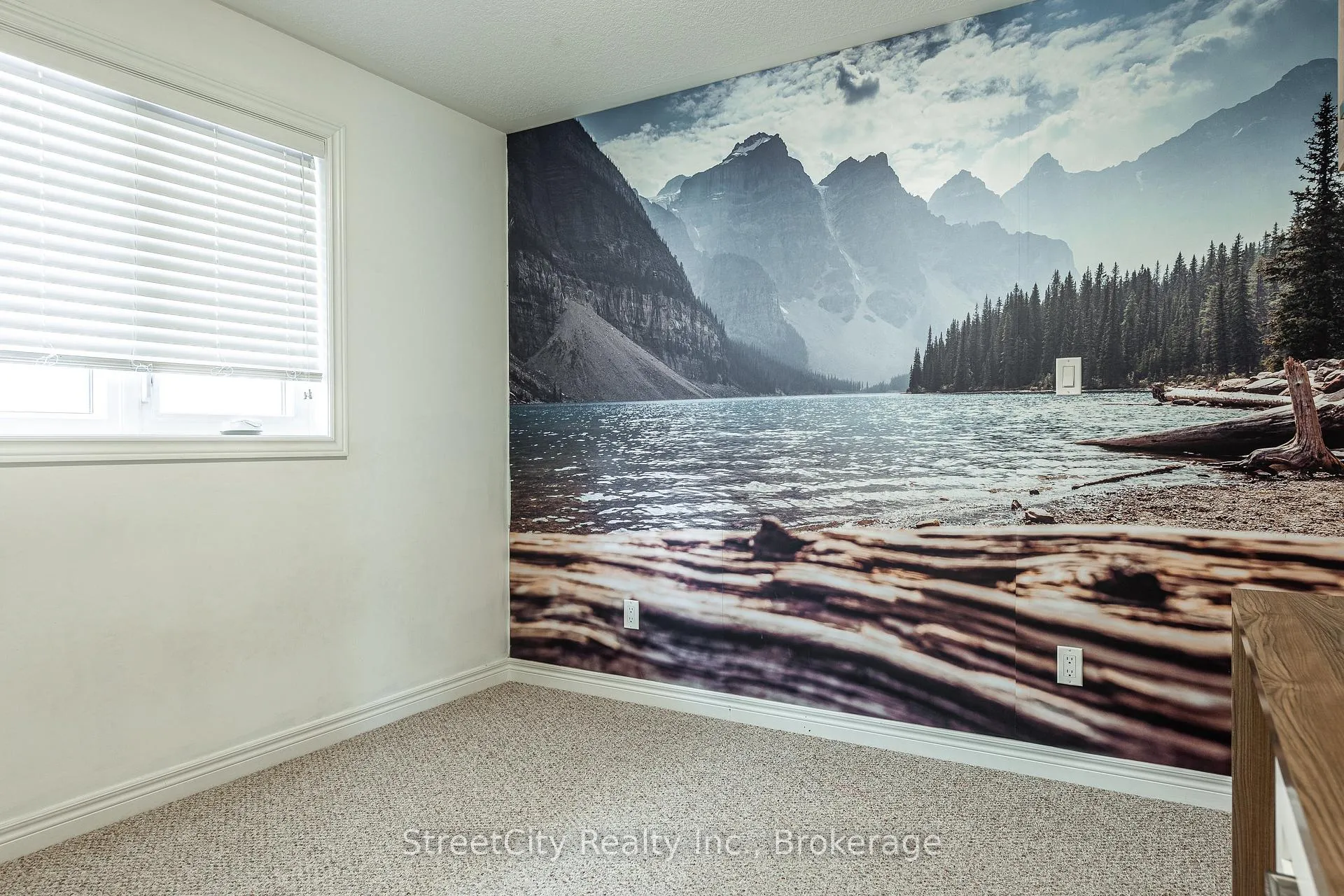 Photo 21 of 39 Greenberg Place, Stratford — HOMEH
