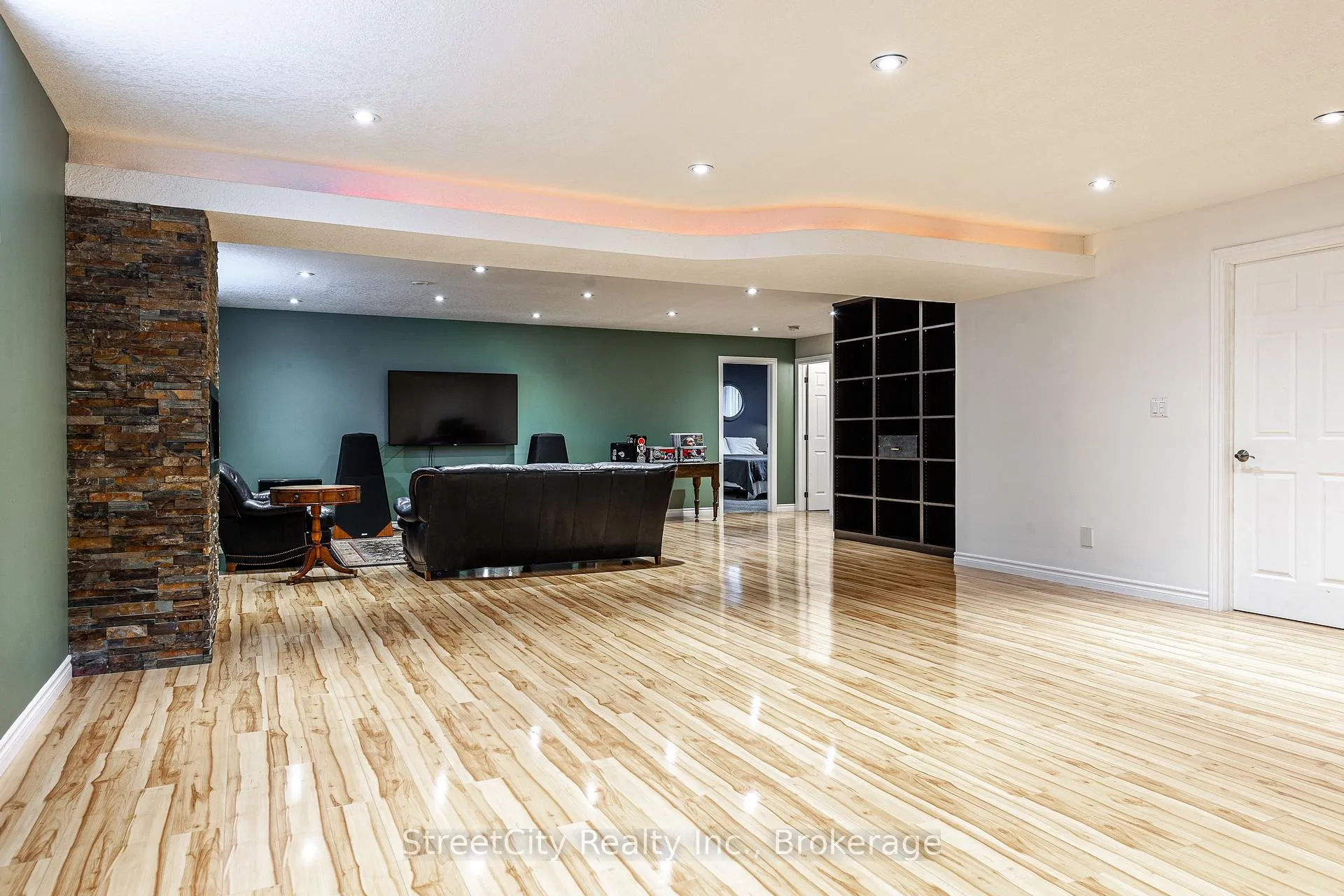 Photo 26 of 39 Greenberg Place, Stratford — HOMEH