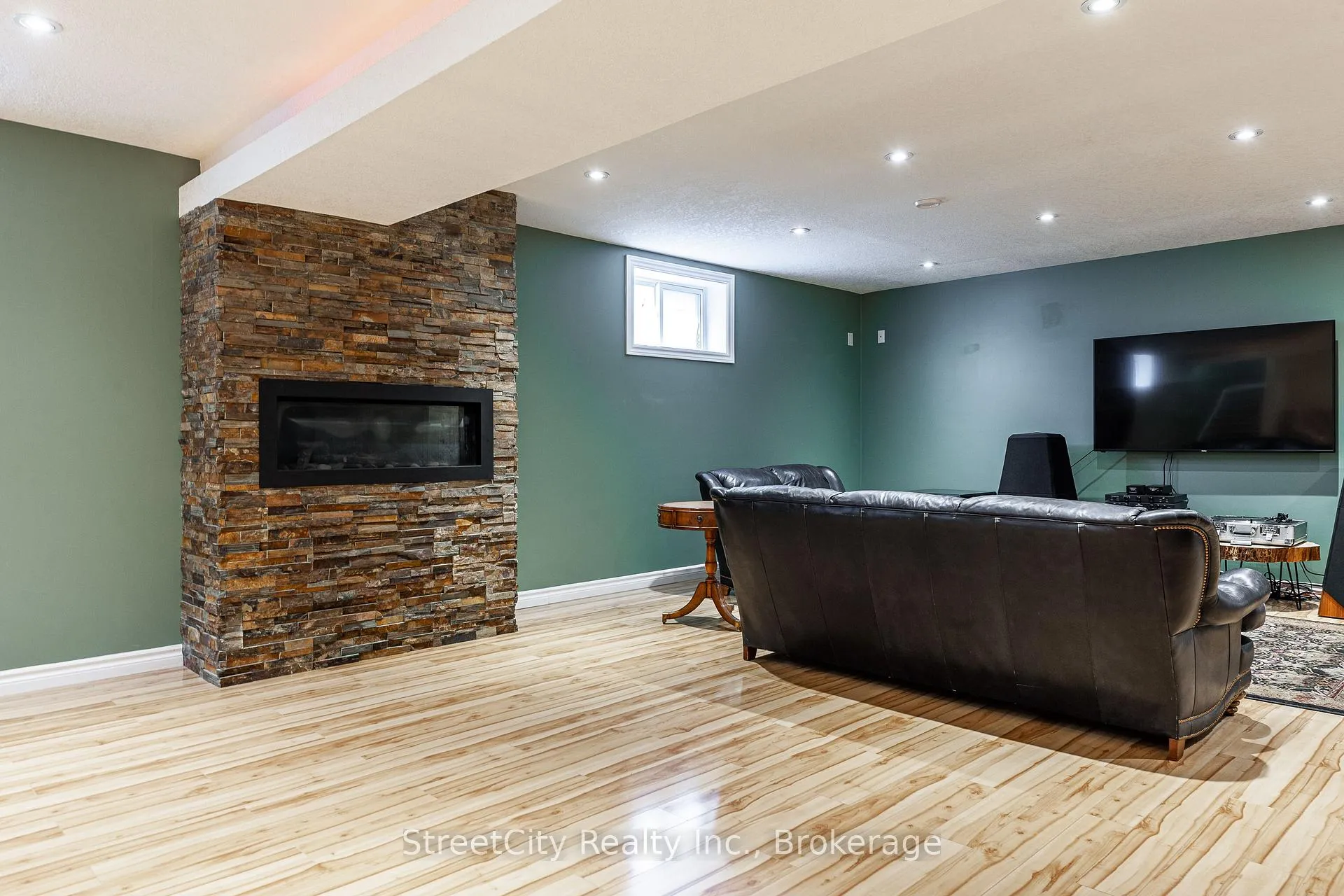Photo 27 of 39 Greenberg Place, Stratford — HOMEH