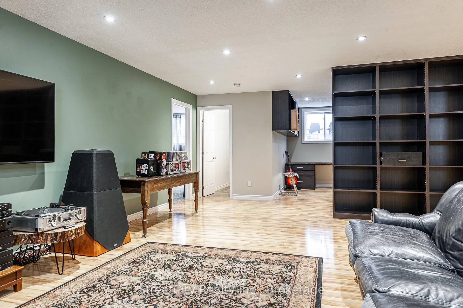 Photo 28 of 39 Greenberg Place, Stratford — HOMEH