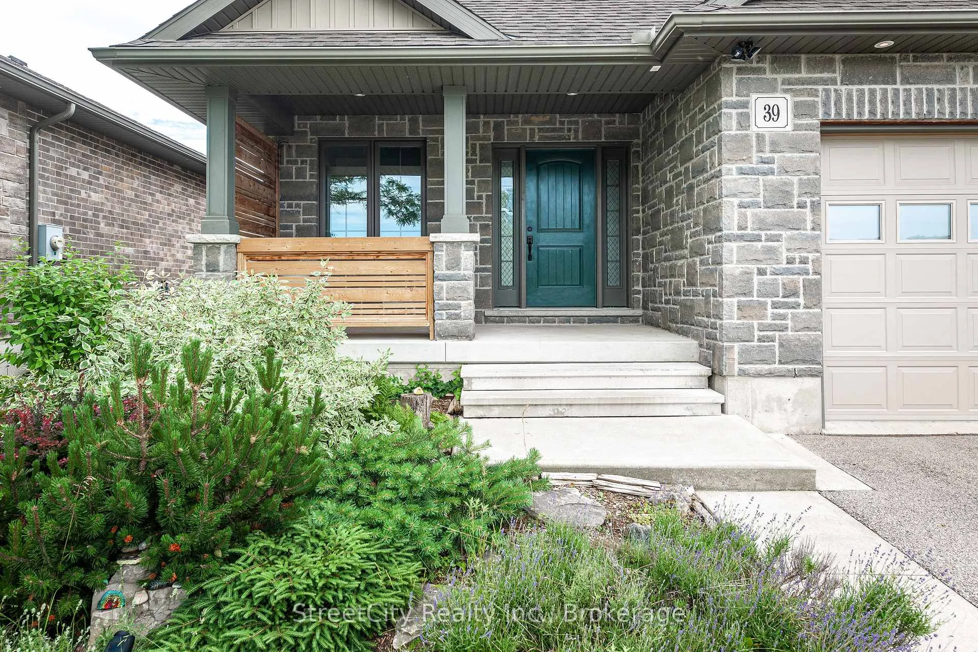 Photo 36 of 39 Greenberg Place, Stratford — HOMEH