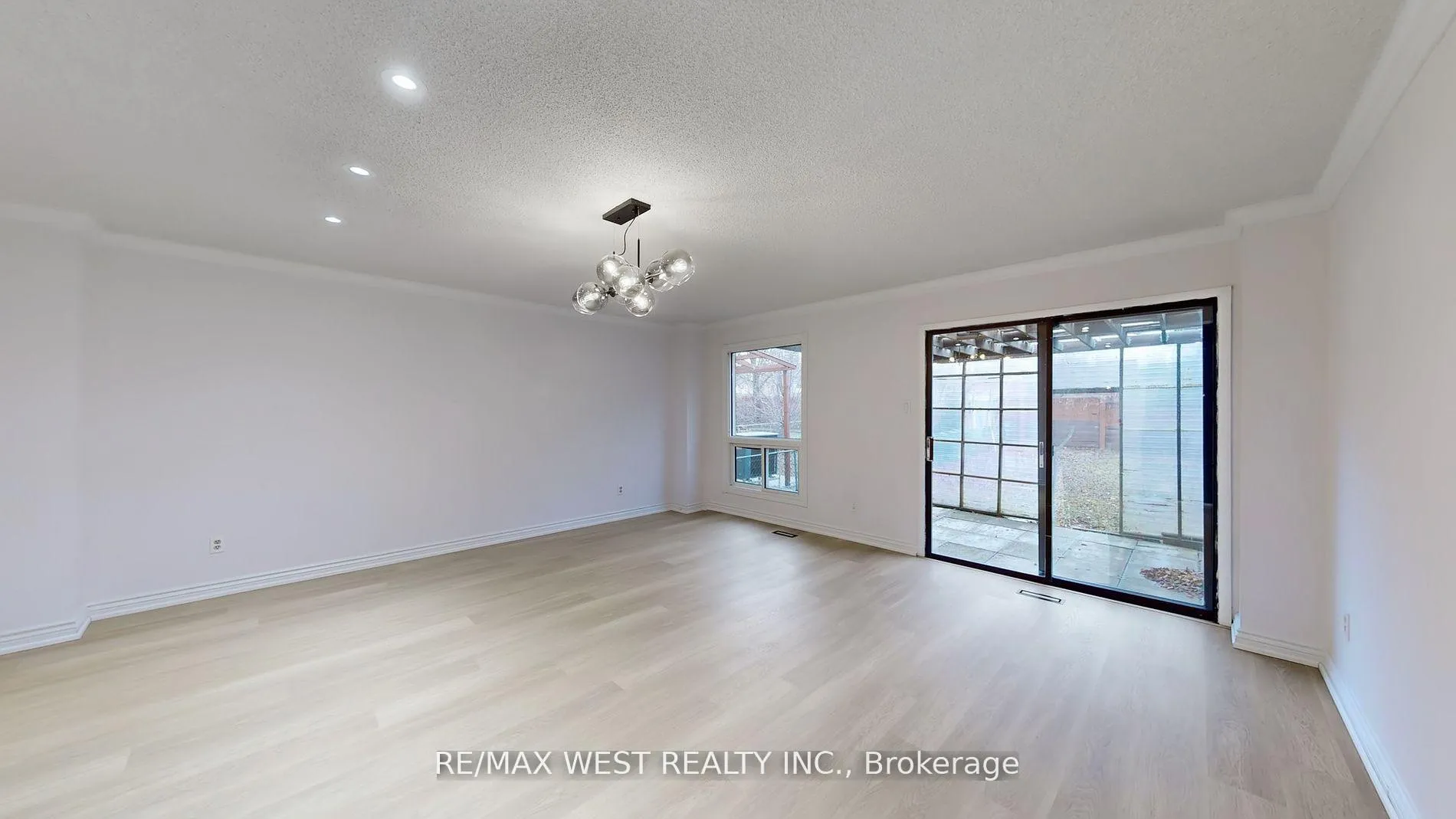 Photo 4 of 80 Rejane Crescent, Vaughan, Crestwood-Springfarm-Yorkhill — HOMEH