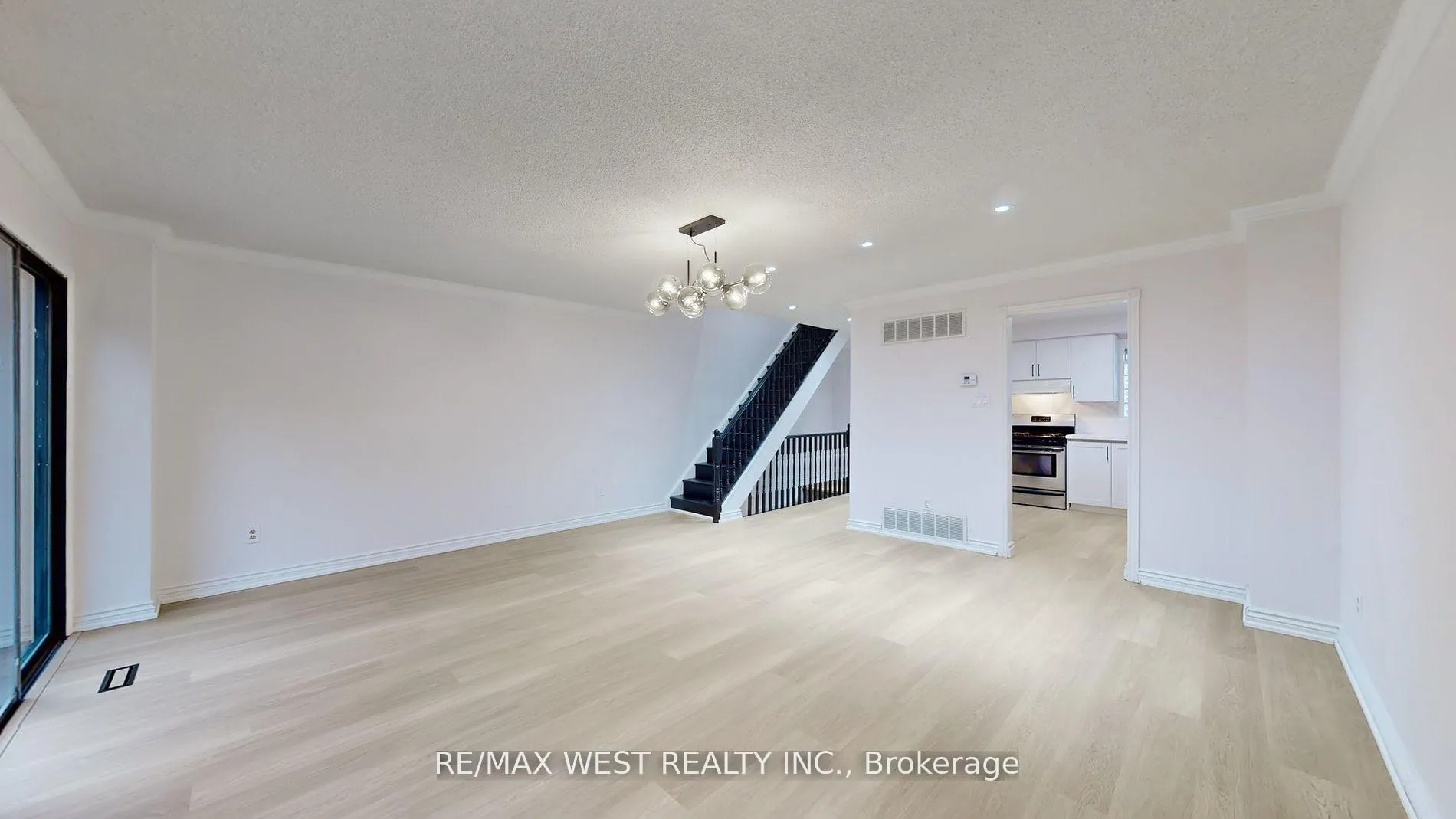 Photo 5 of 80 Rejane Crescent, Vaughan, Crestwood-Springfarm-Yorkhill — HOMEH