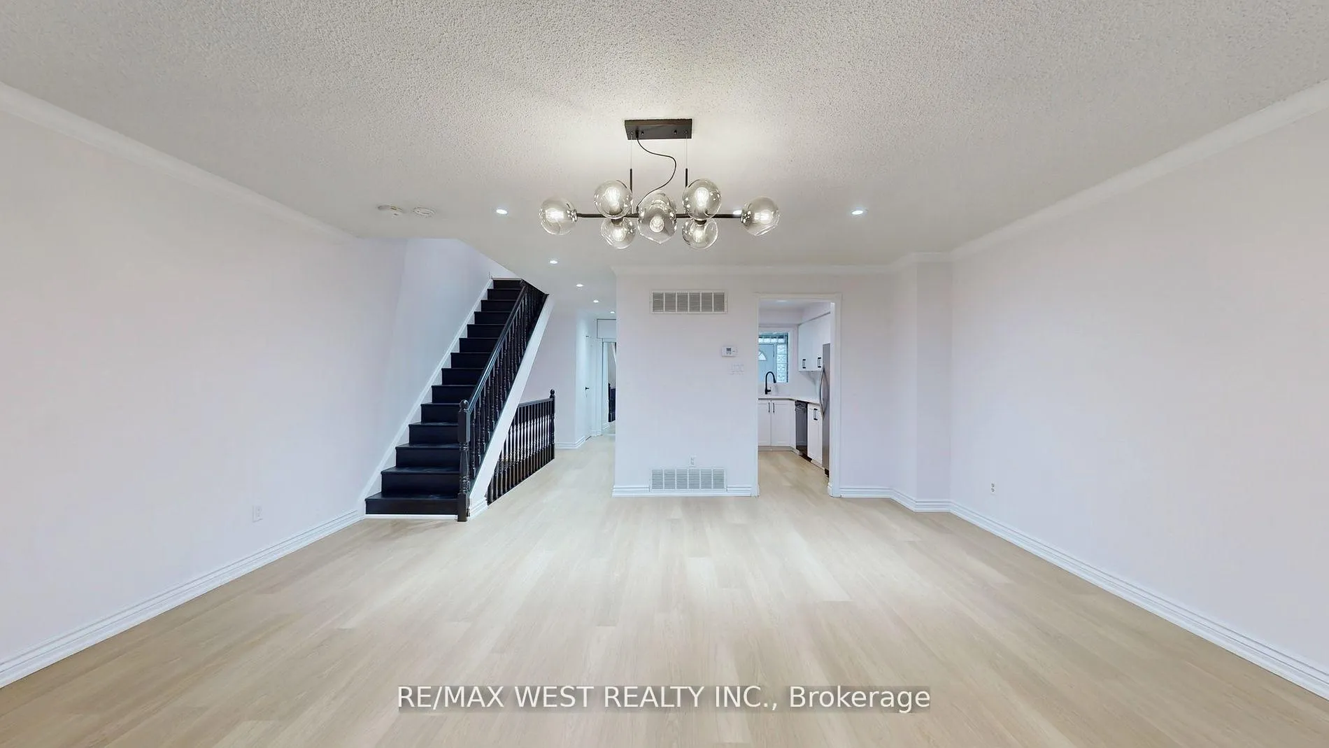 Photo 6 of 80 Rejane Crescent, Vaughan, Crestwood-Springfarm-Yorkhill — HOMEH