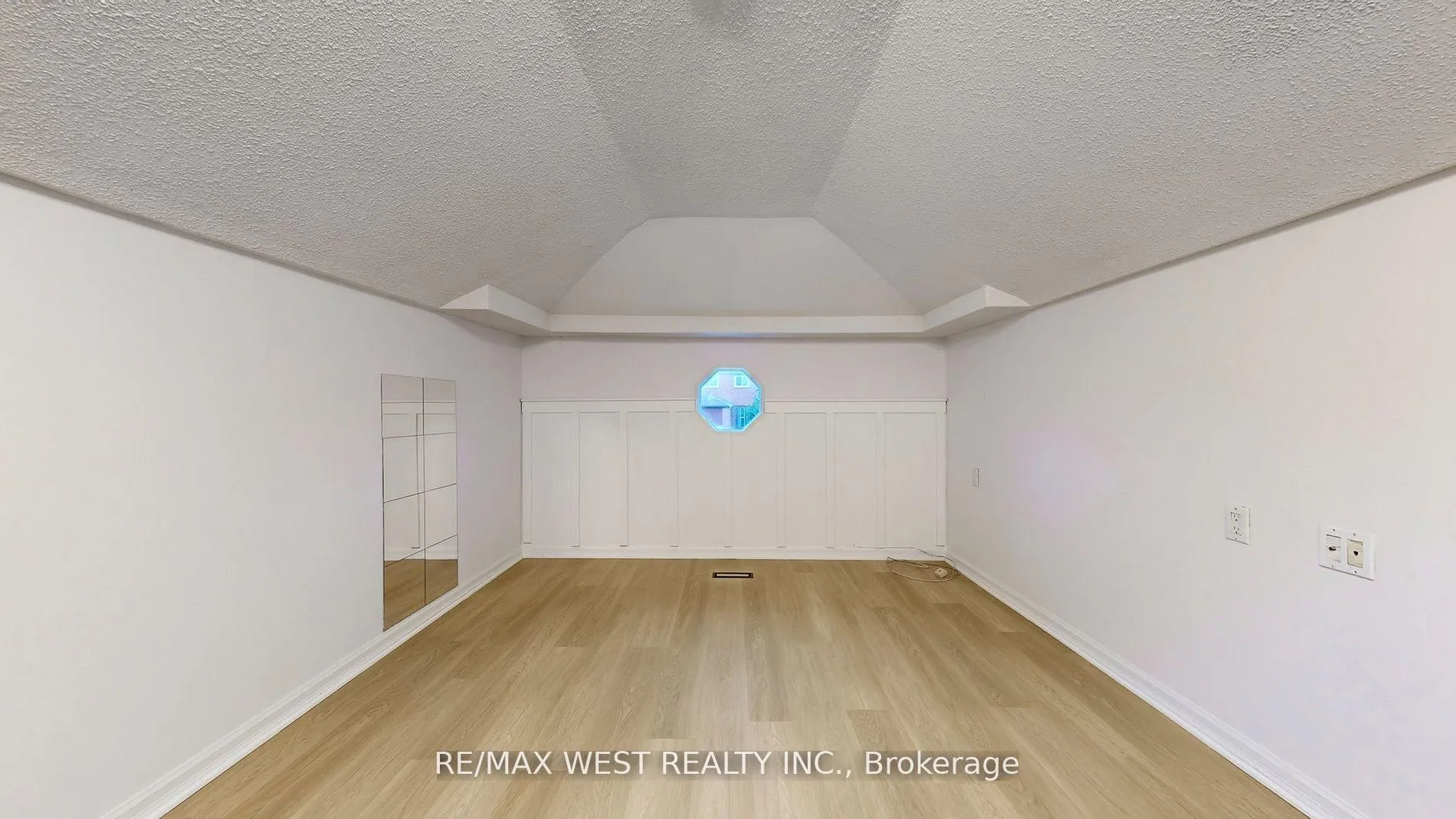Photo 10 of 80 Rejane Crescent, Vaughan, Crestwood-Springfarm-Yorkhill — HOMEH