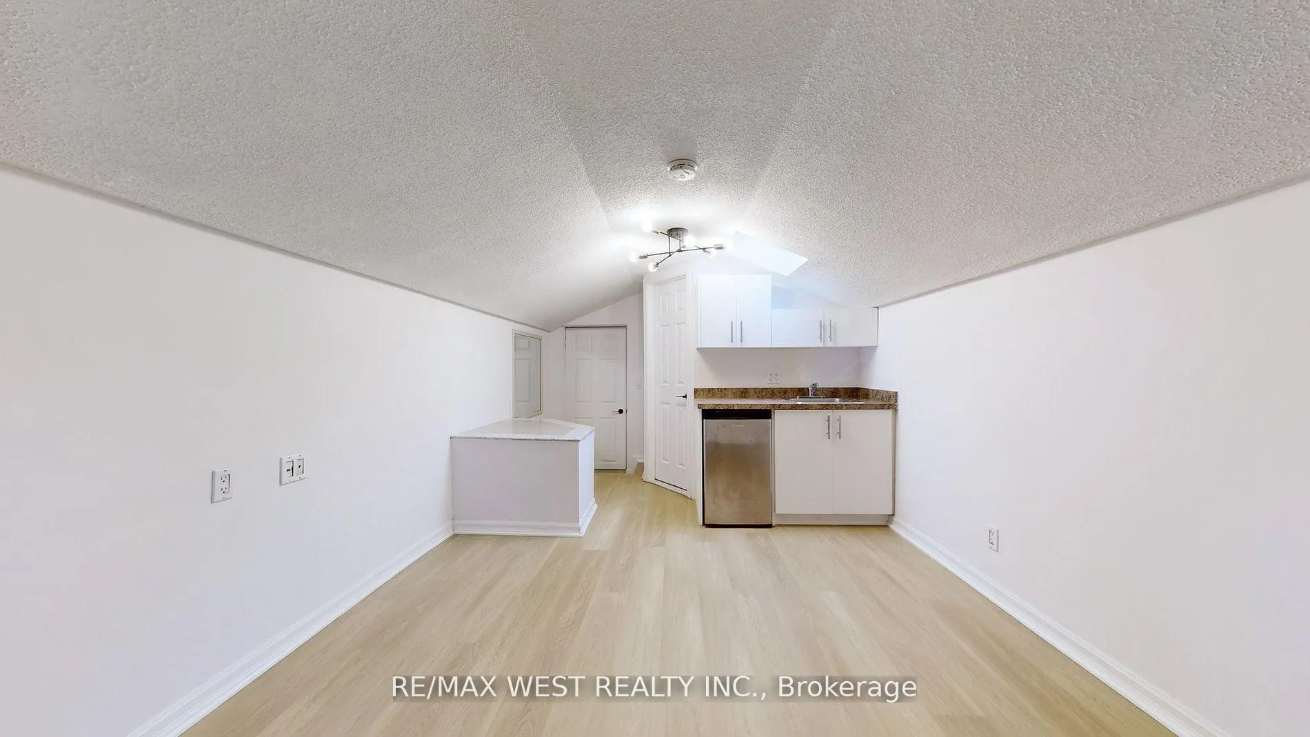 Photo 12 of 80 Rejane Crescent, Vaughan, Crestwood-Springfarm-Yorkhill — HOMEH