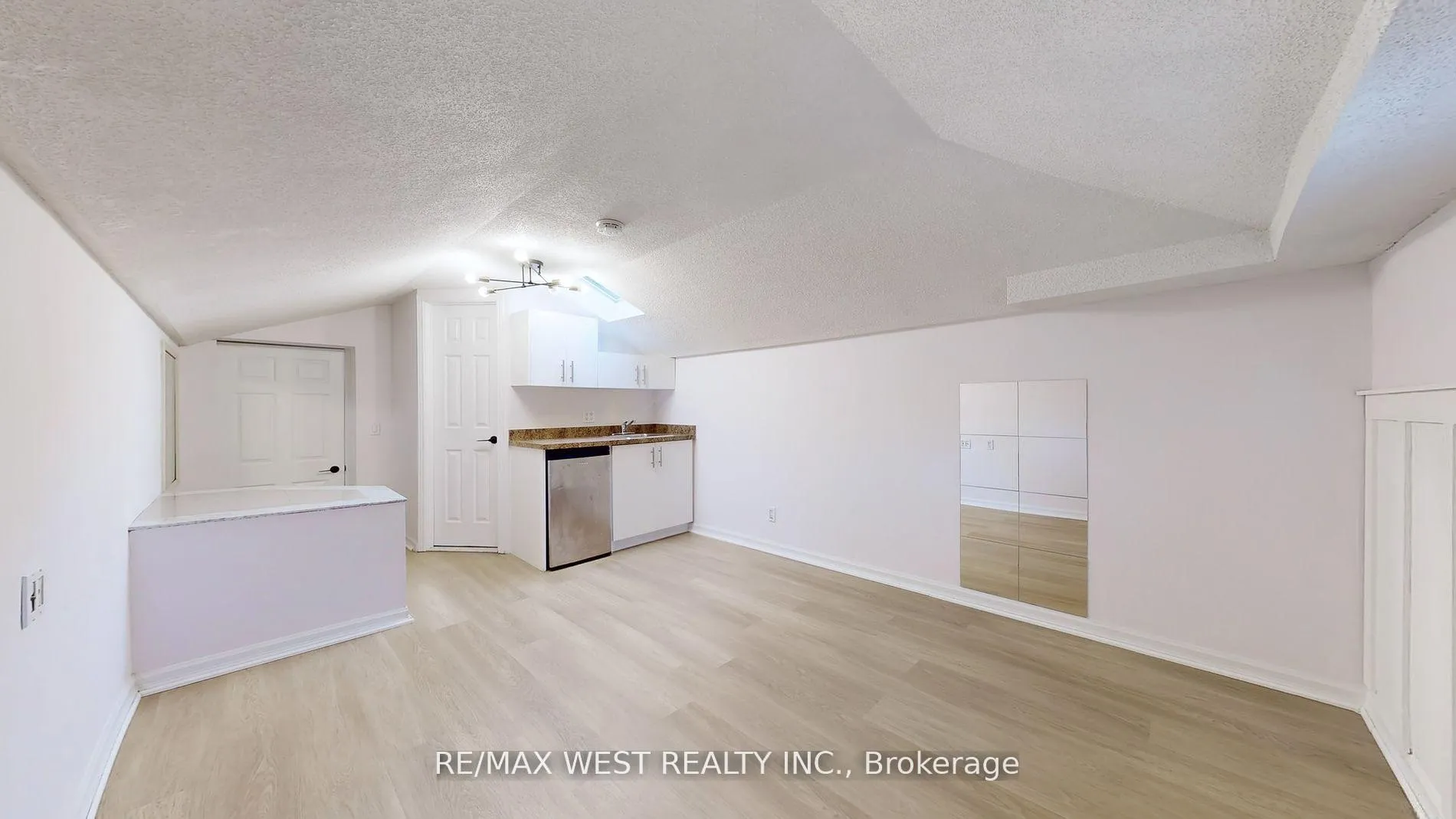 Photo 13 of 80 Rejane Crescent, Vaughan, Crestwood-Springfarm-Yorkhill — HOMEH