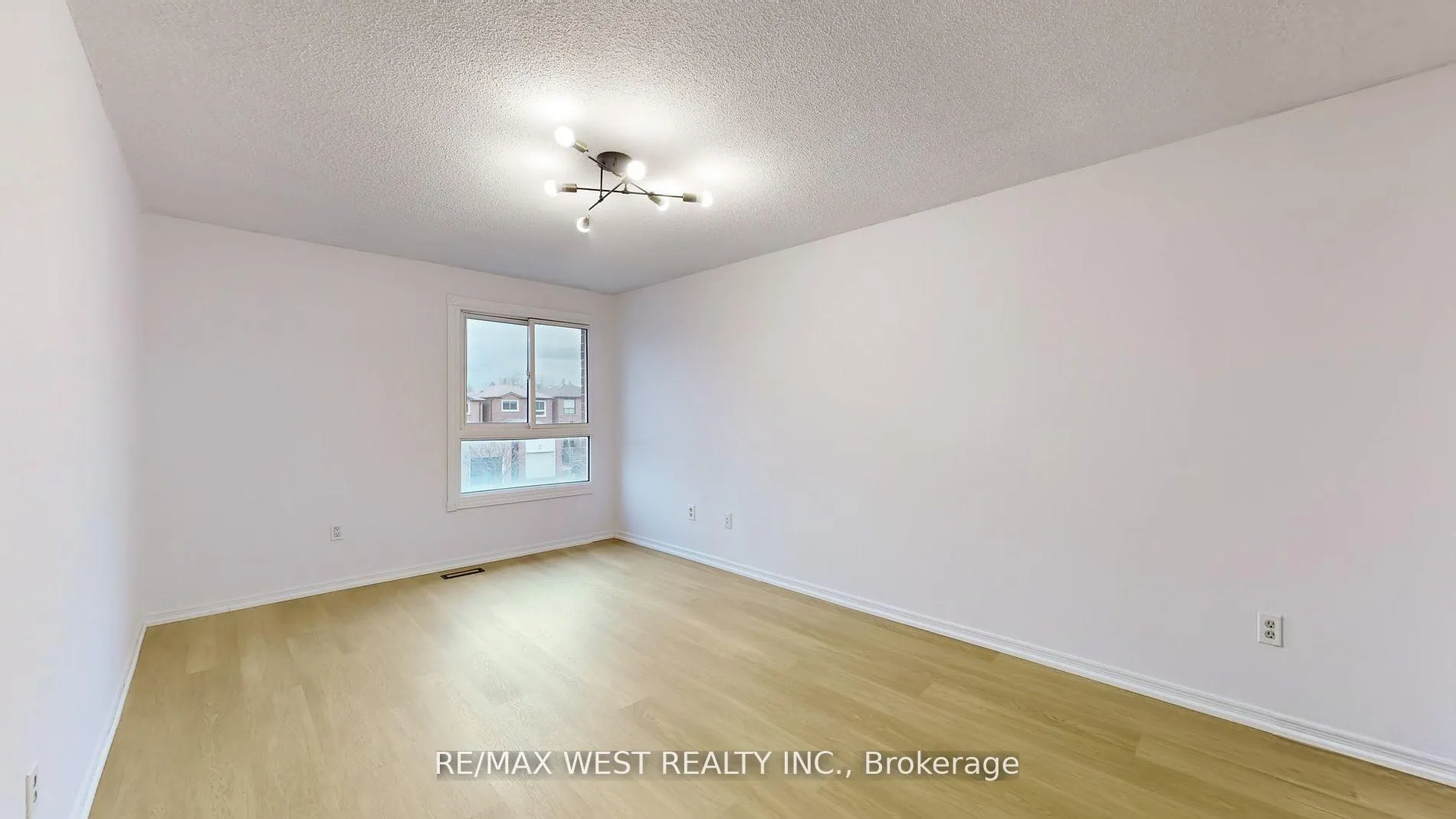 Photo 19 of 80 Rejane Crescent, Vaughan, Crestwood-Springfarm-Yorkhill — HOMEH