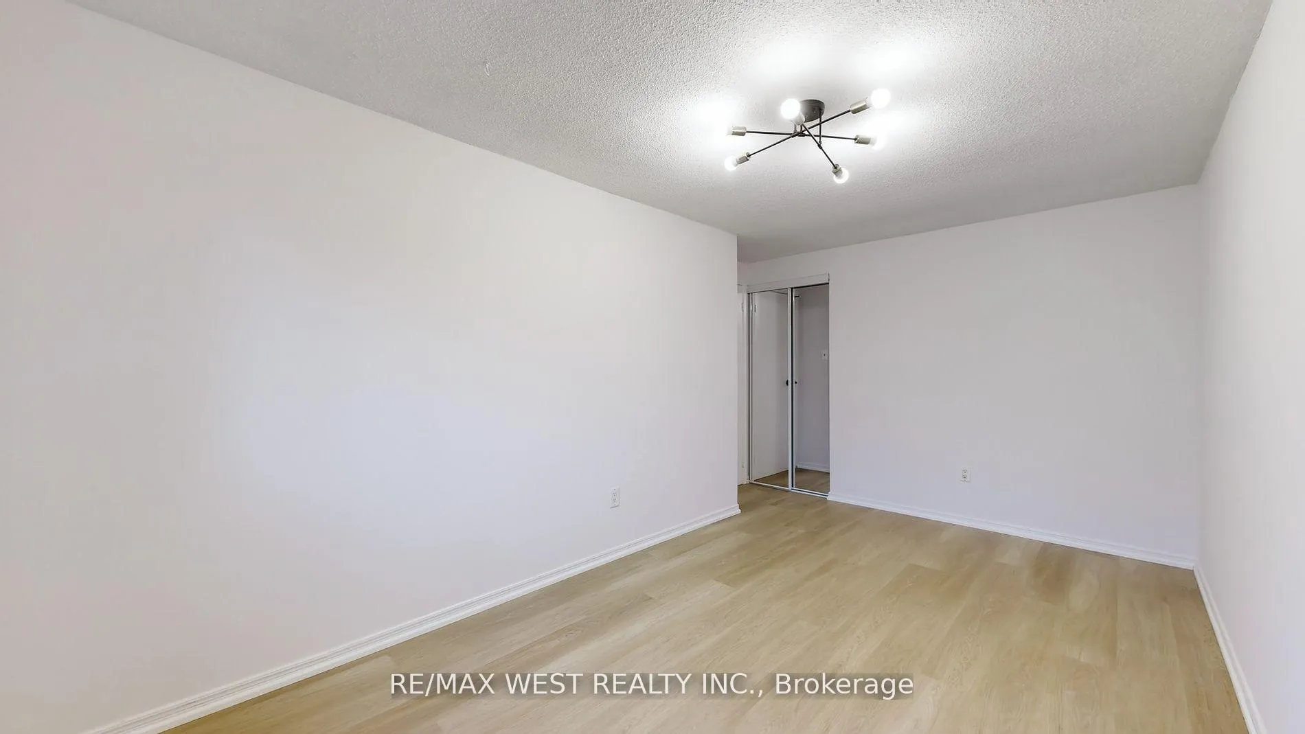 Photo 20 of 80 Rejane Crescent, Vaughan, Crestwood-Springfarm-Yorkhill — HOMEH