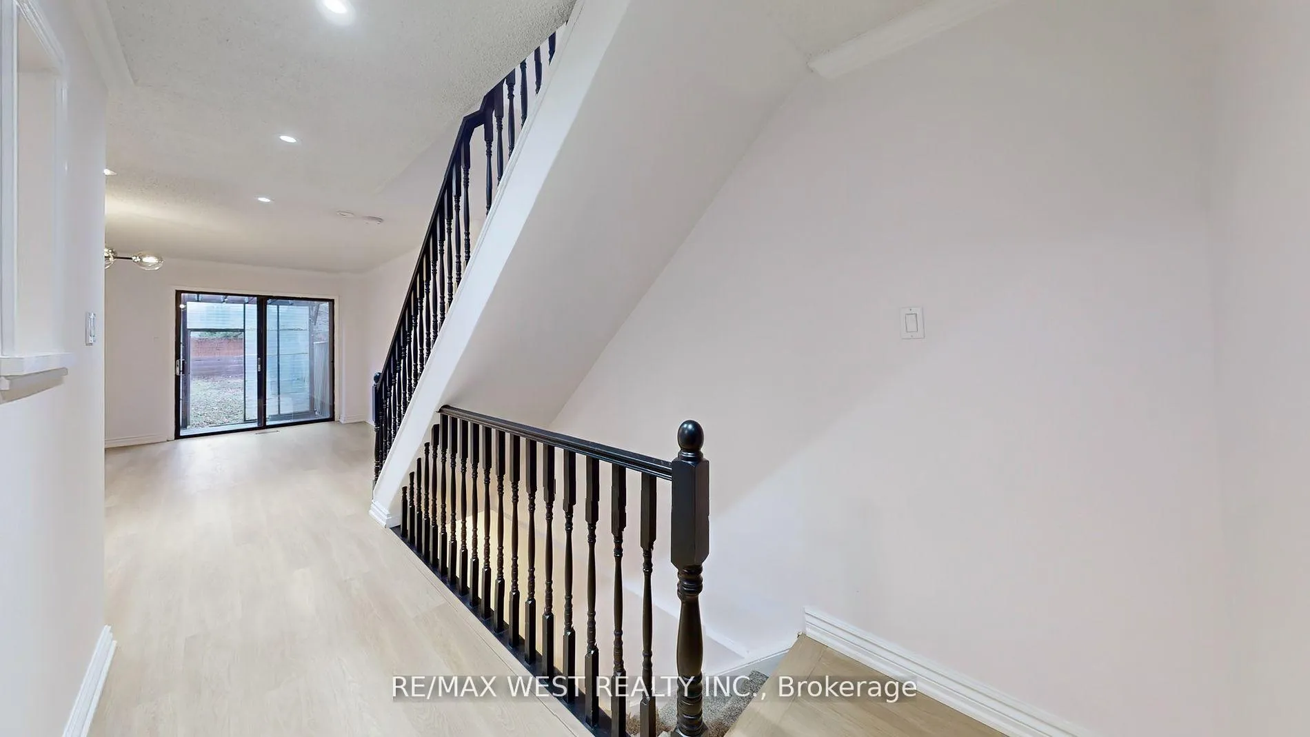 Photo 24 of 80 Rejane Crescent, Vaughan, Crestwood-Springfarm-Yorkhill — HOMEH