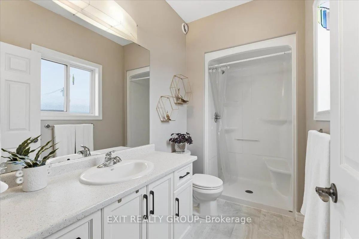 Photo 20 of 326 Cannifton Road N, Belleville, Thurlow Ward — HOMEH