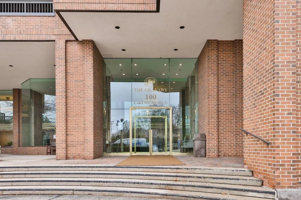 Photo 3 of Unit 102, 100 Lakeshore Road E, Oakville, Old Oakville — HOMEH