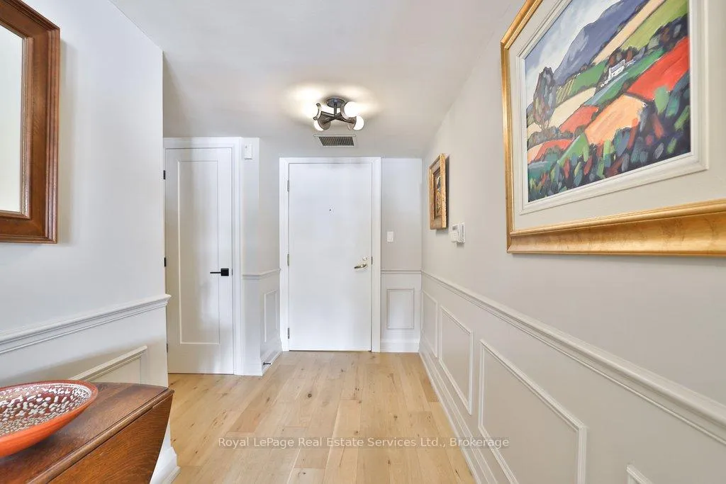 Photo 4 of Unit 102, 100 Lakeshore Road E, Oakville, Old Oakville — HOMEH