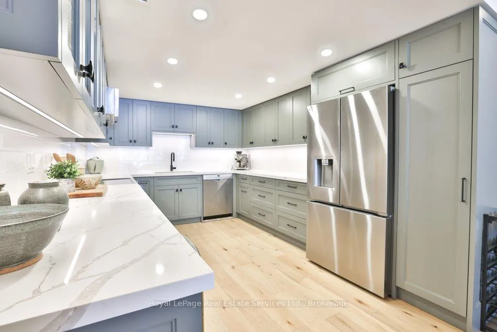 Photo 7 of Unit 102, 100 Lakeshore Road E, Oakville, Old Oakville — HOMEH
