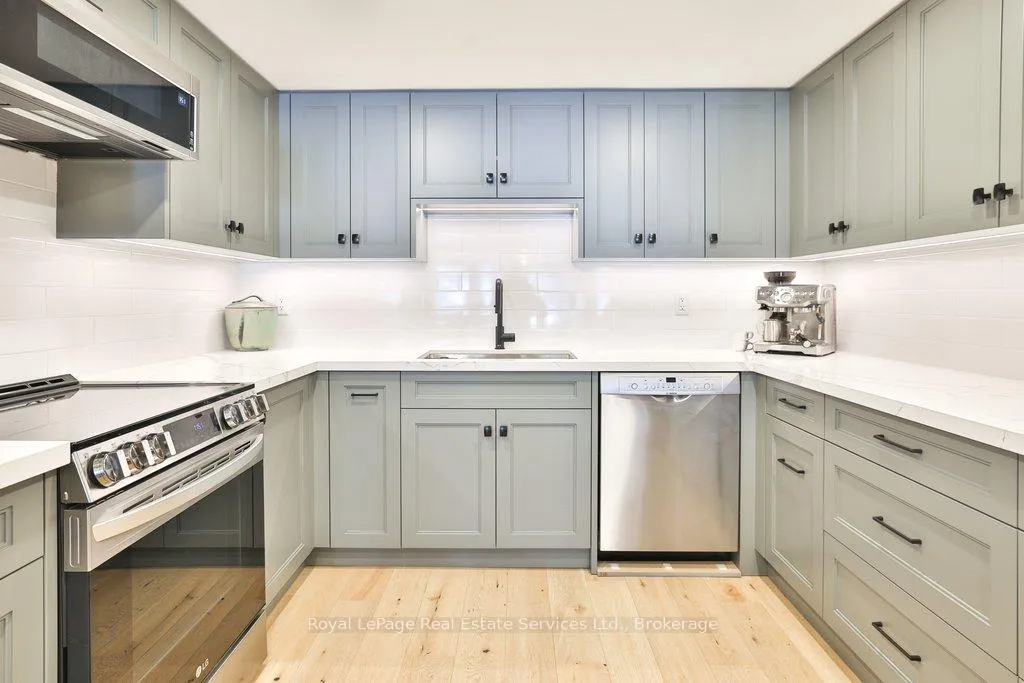 Photo 8 of Unit 102, 100 Lakeshore Road E, Oakville, Old Oakville — HOMEH