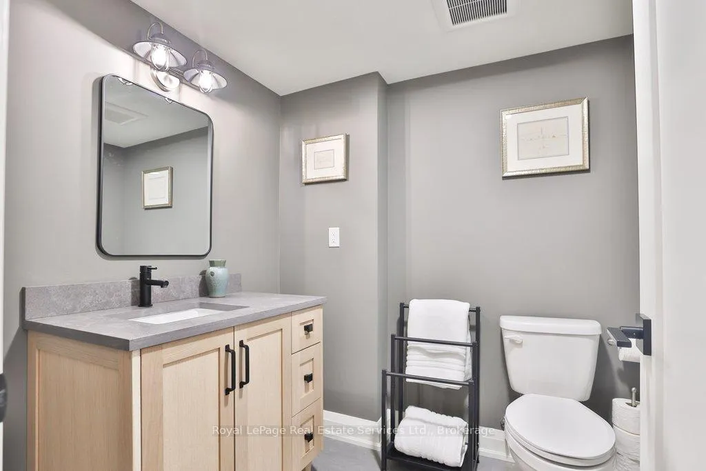 Photo 19 of Unit 102, 100 Lakeshore Road E, Oakville, Old Oakville — HOMEH