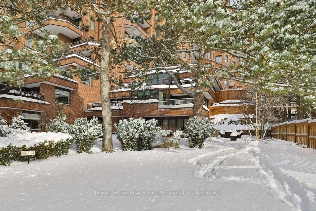 Photo 33 of Unit 102, 100 Lakeshore Road E, Oakville, Old Oakville — HOMEH
