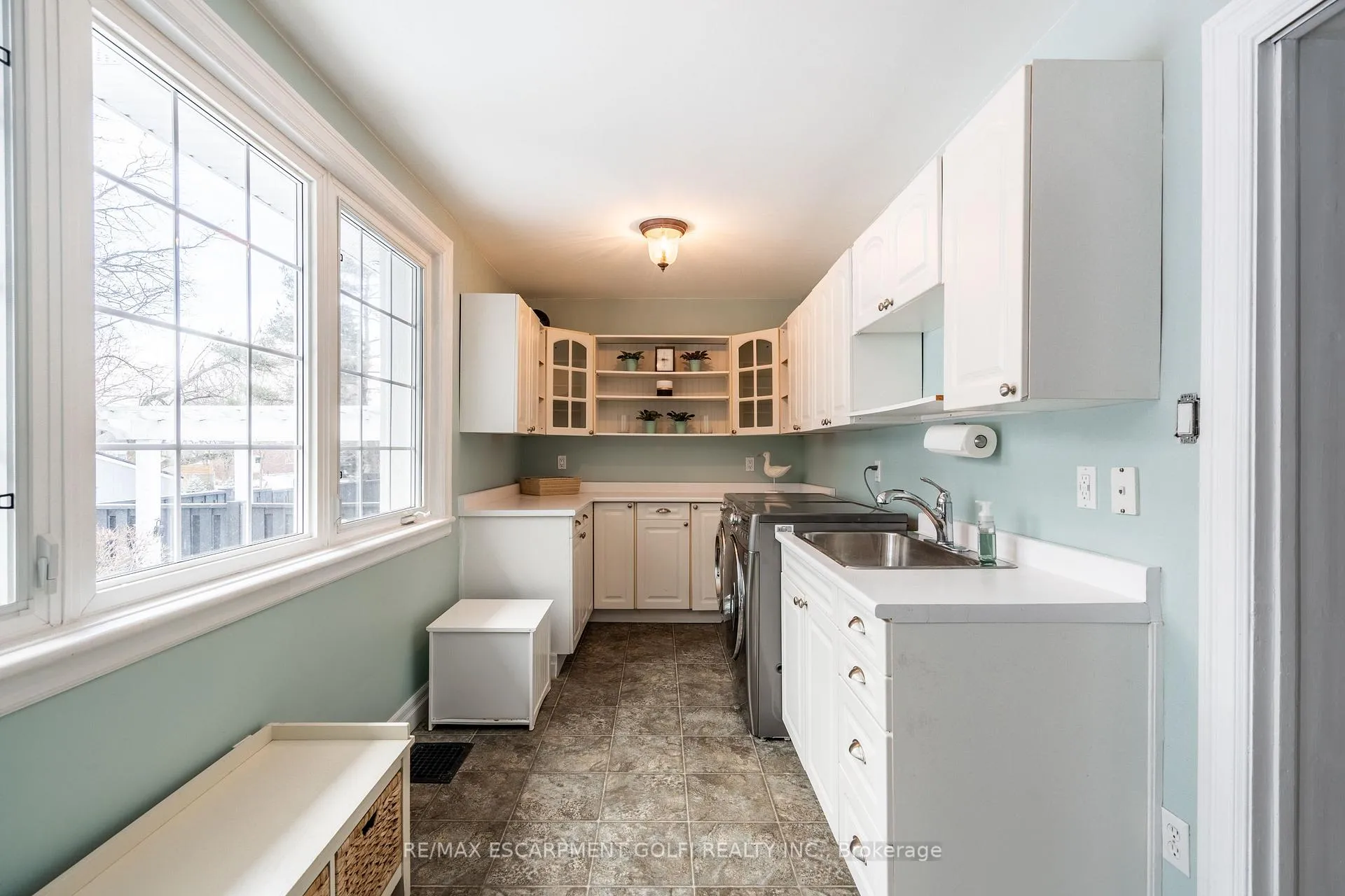 Photo 22 of 122 Mountain Brow Boulevard, Hamilton, Sherwood — HOMEH